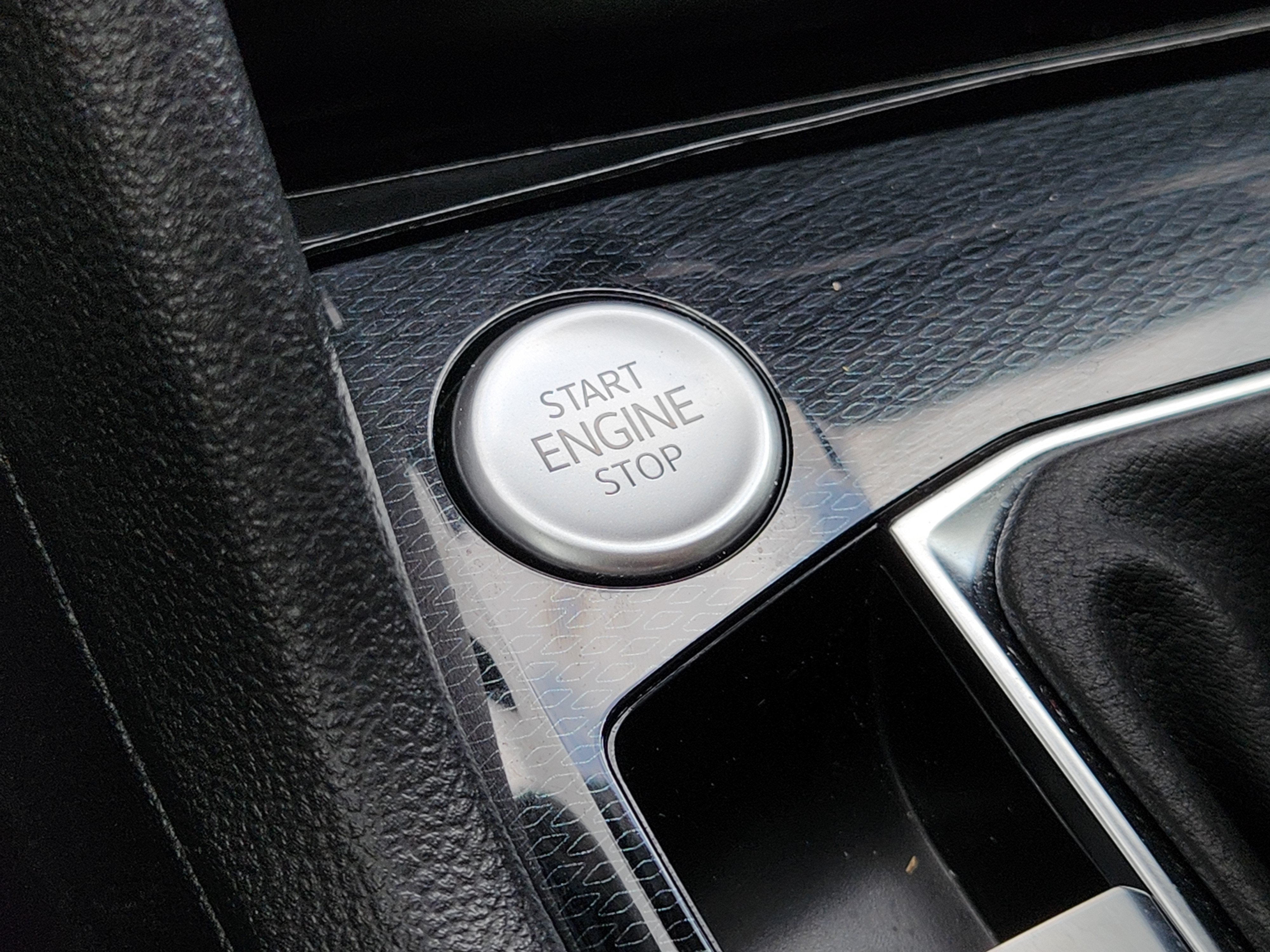 2025 Volkswagen Taos SEL