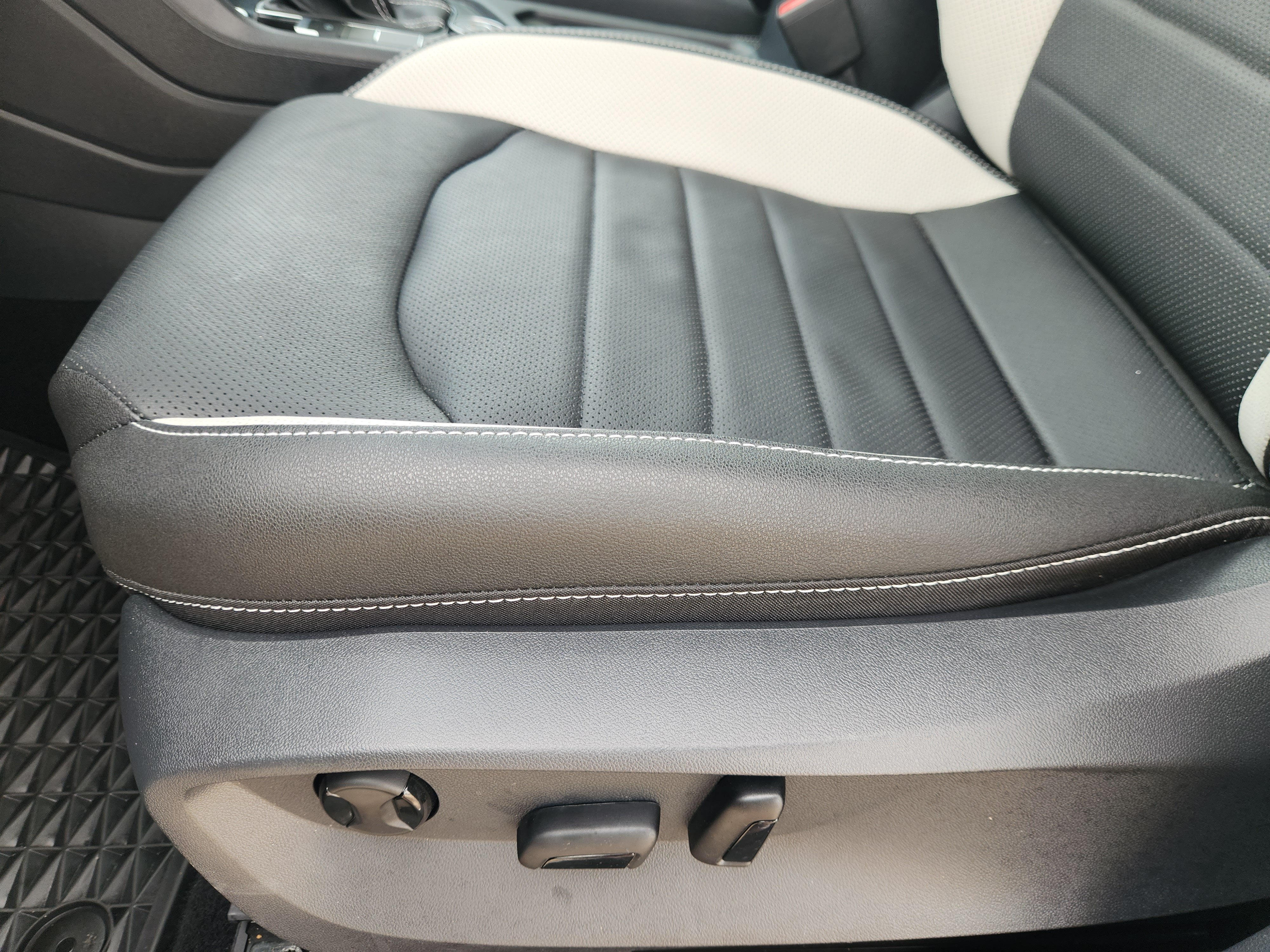 2025 Volkswagen Taos SEL