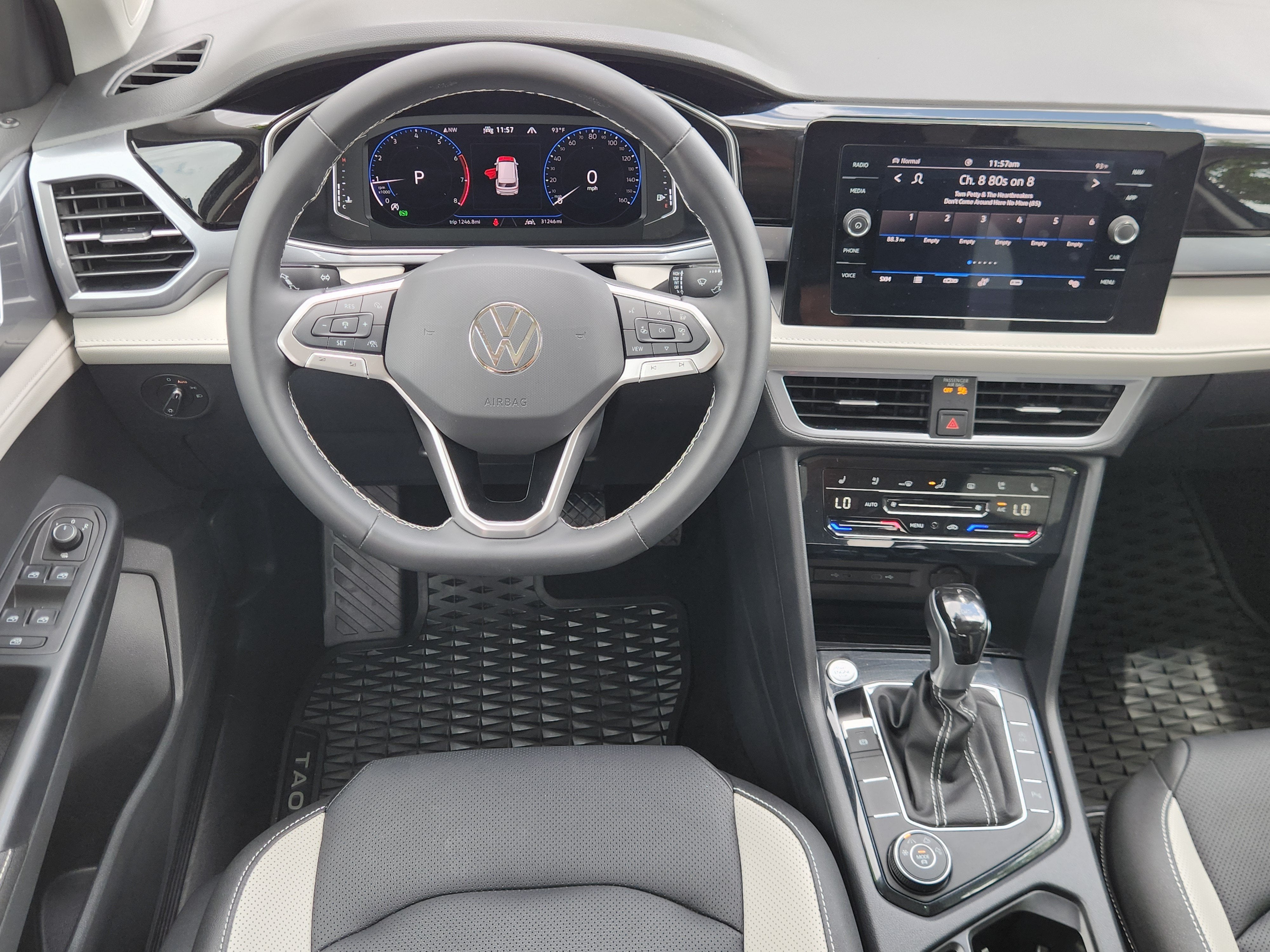 2025 Volkswagen Taos SEL