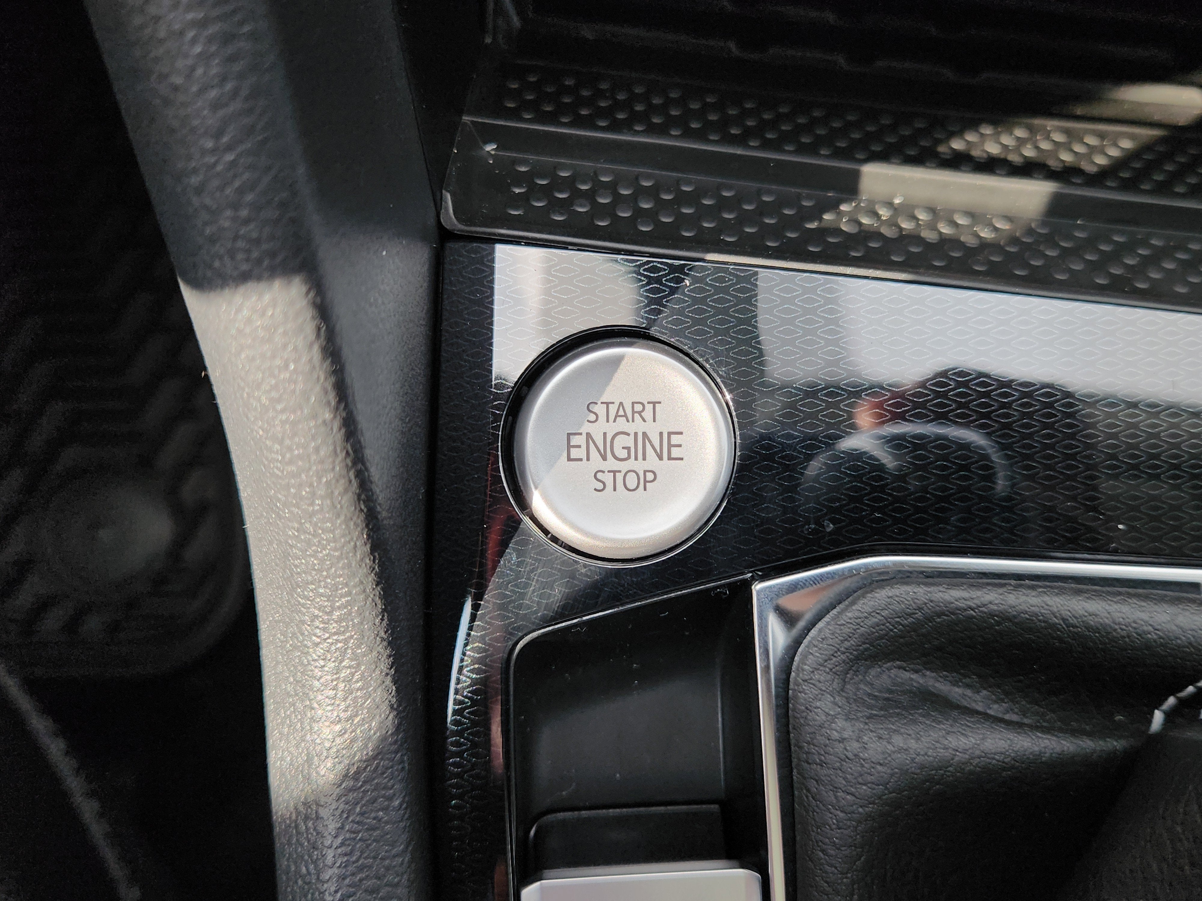 2026 Volkswagen Taos SEL