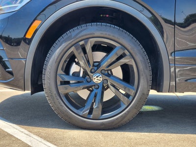 2024 Volkswagen Tiguan SE R-Line Black