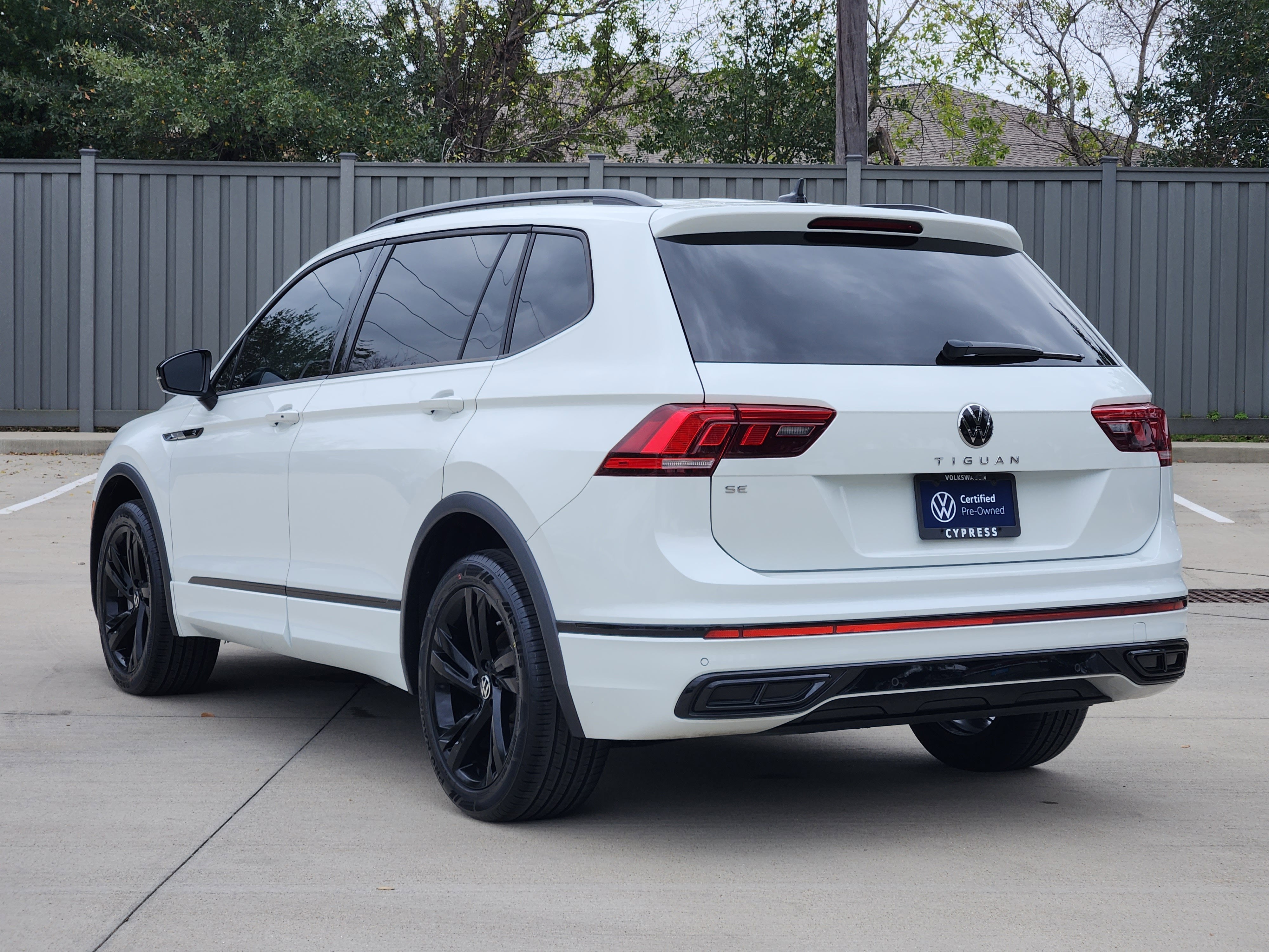 2024 Volkswagen Tiguan SE R-Line Black