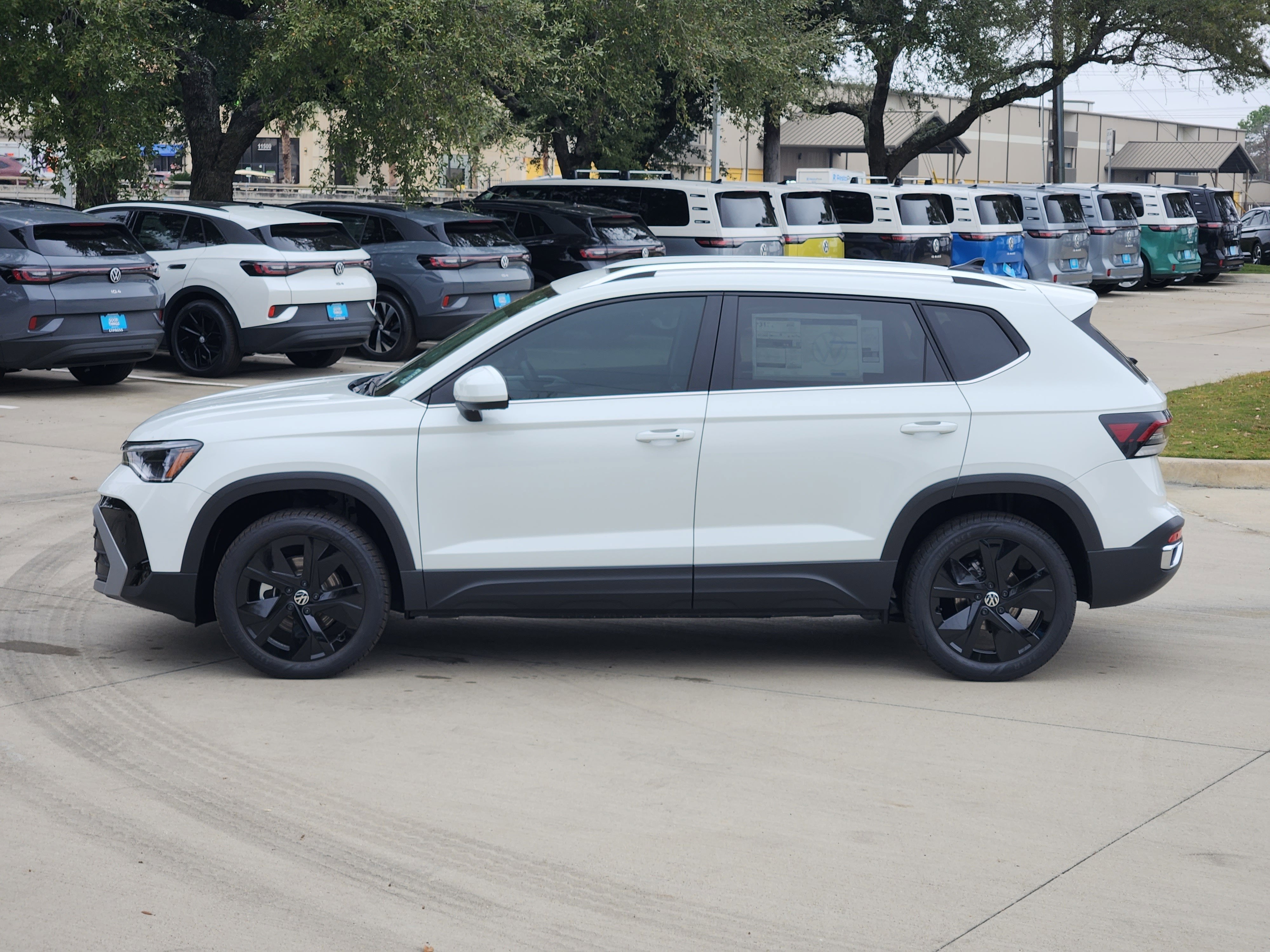 2026 Volkswagen Taos SE