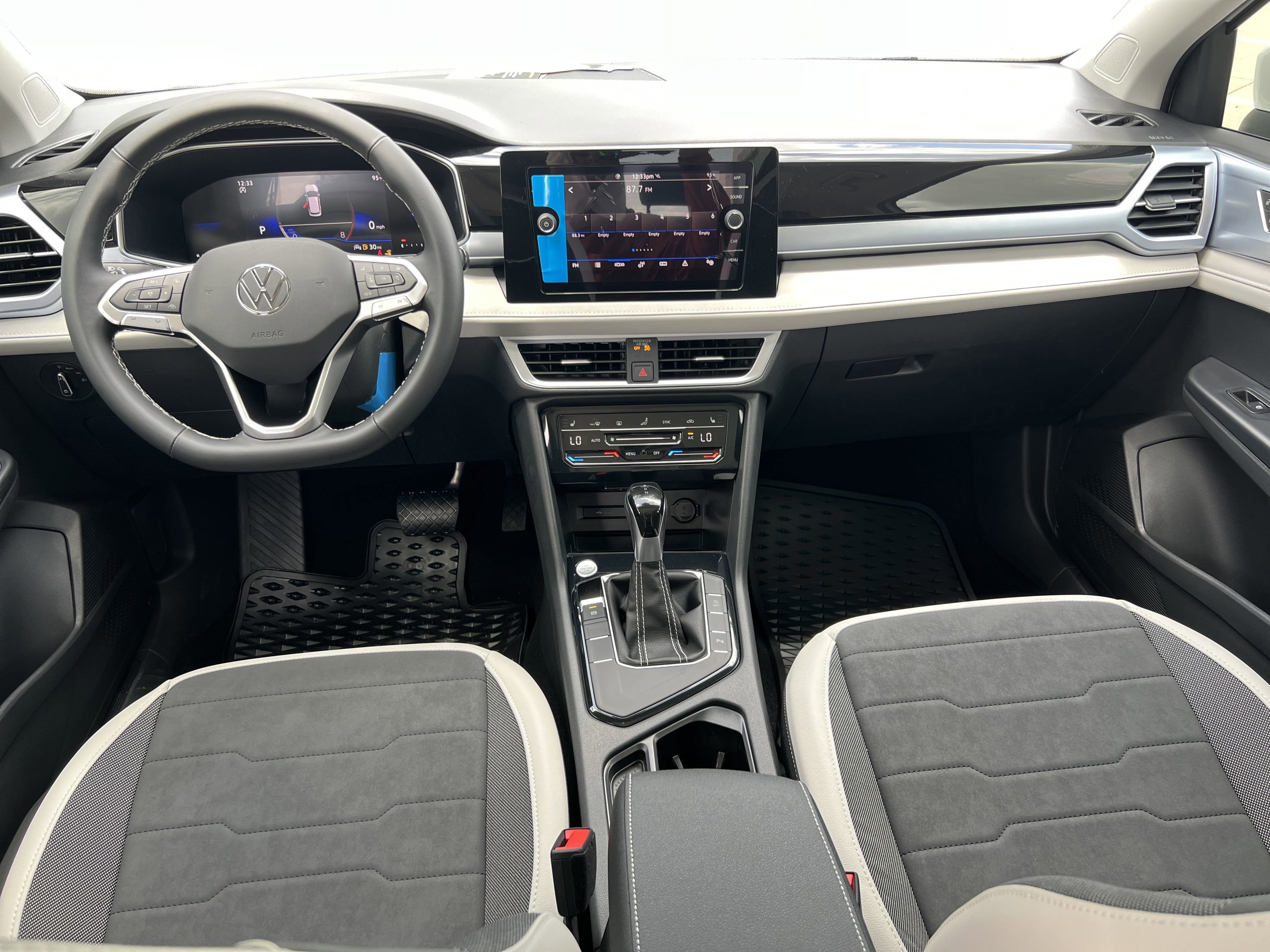 2025 Volkswagen Taos SE