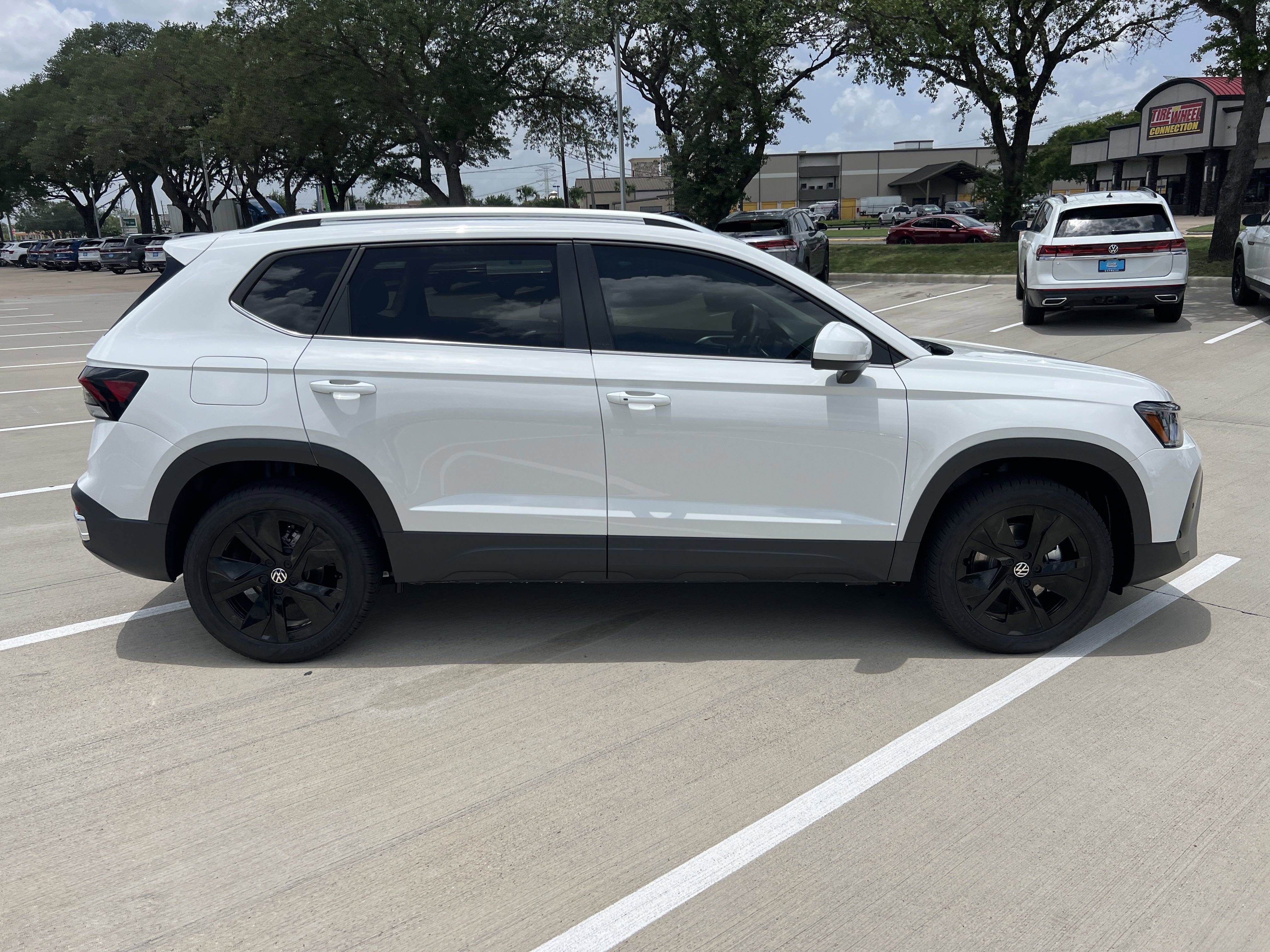 2025 Volkswagen Taos SE