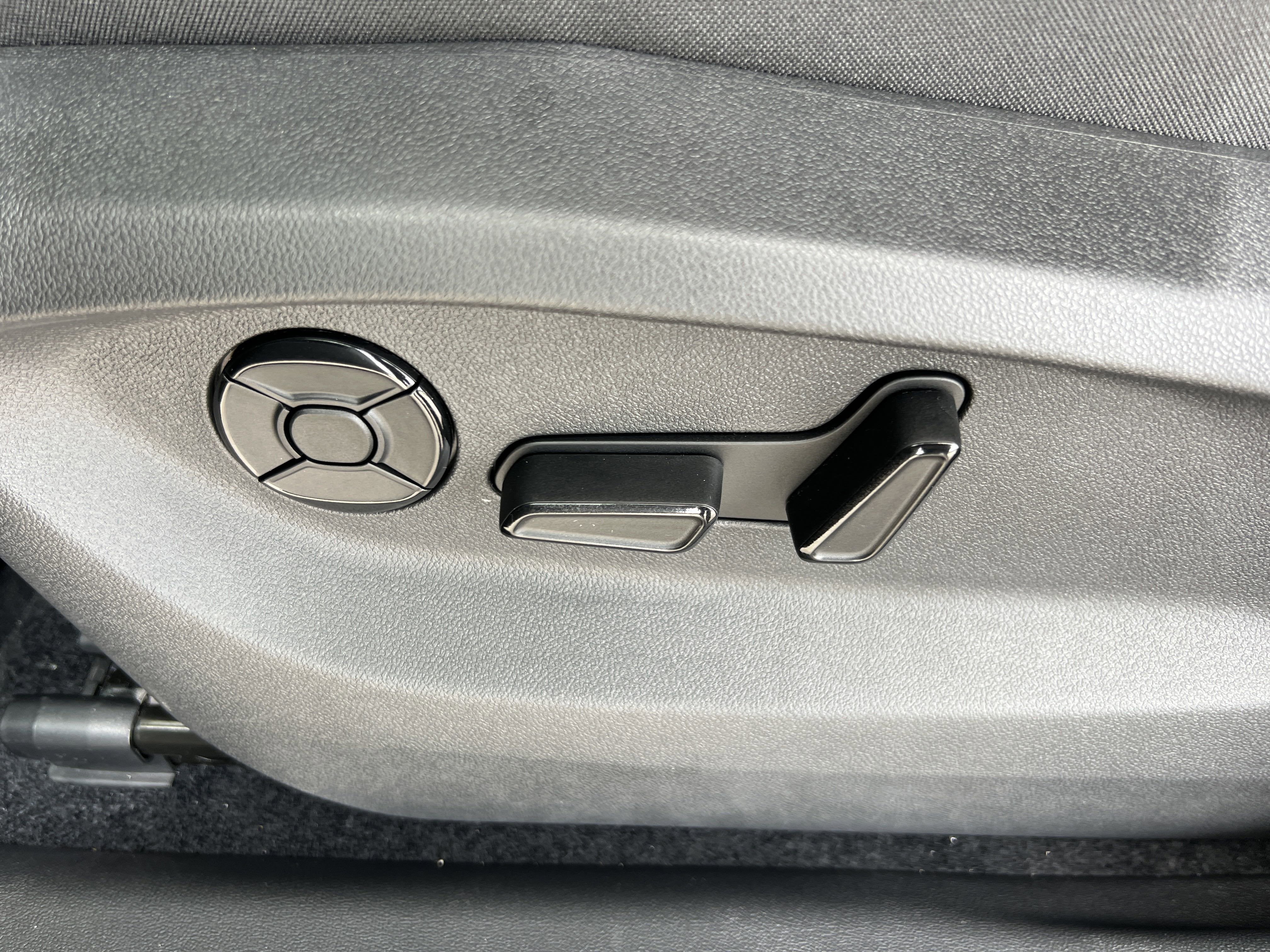 2025 Volkswagen Tiguan SE