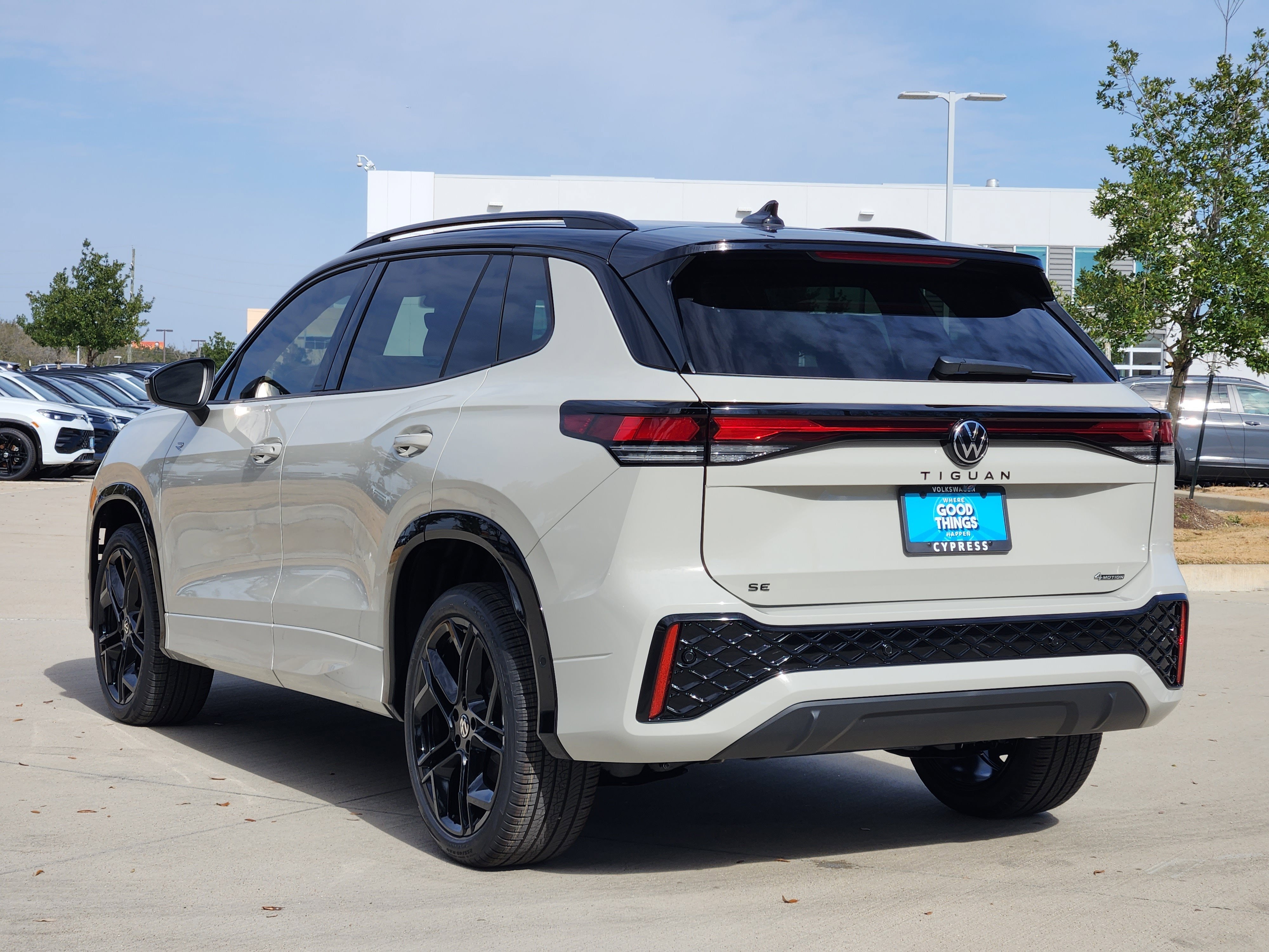 2026 Volkswagen Tiguan SE R-Line Black