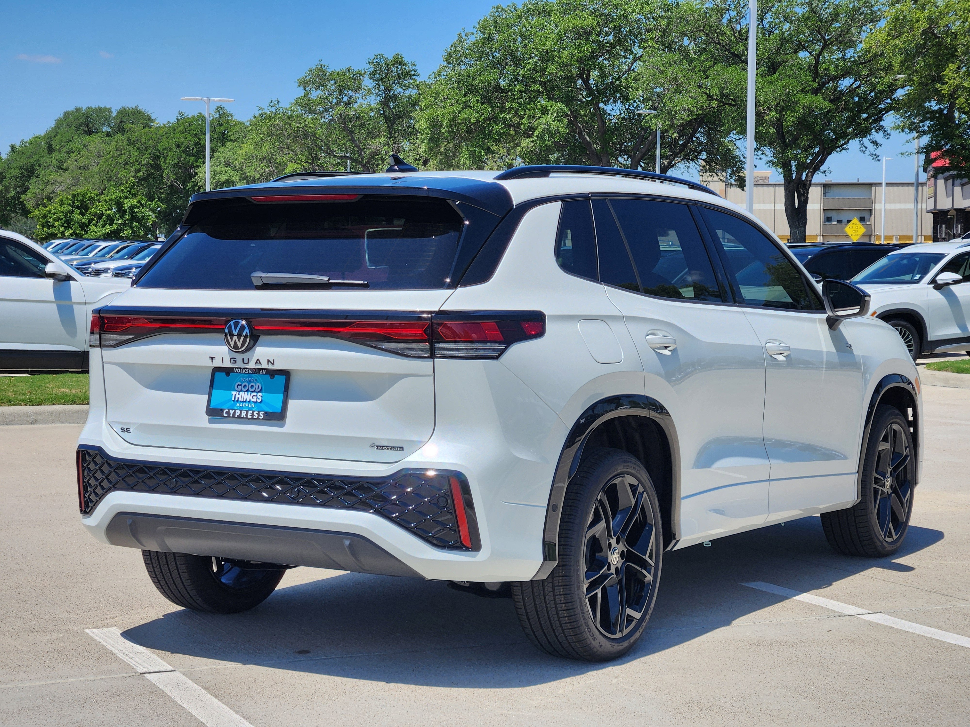 2026 Volkswagen Tiguan SE R-Line Black