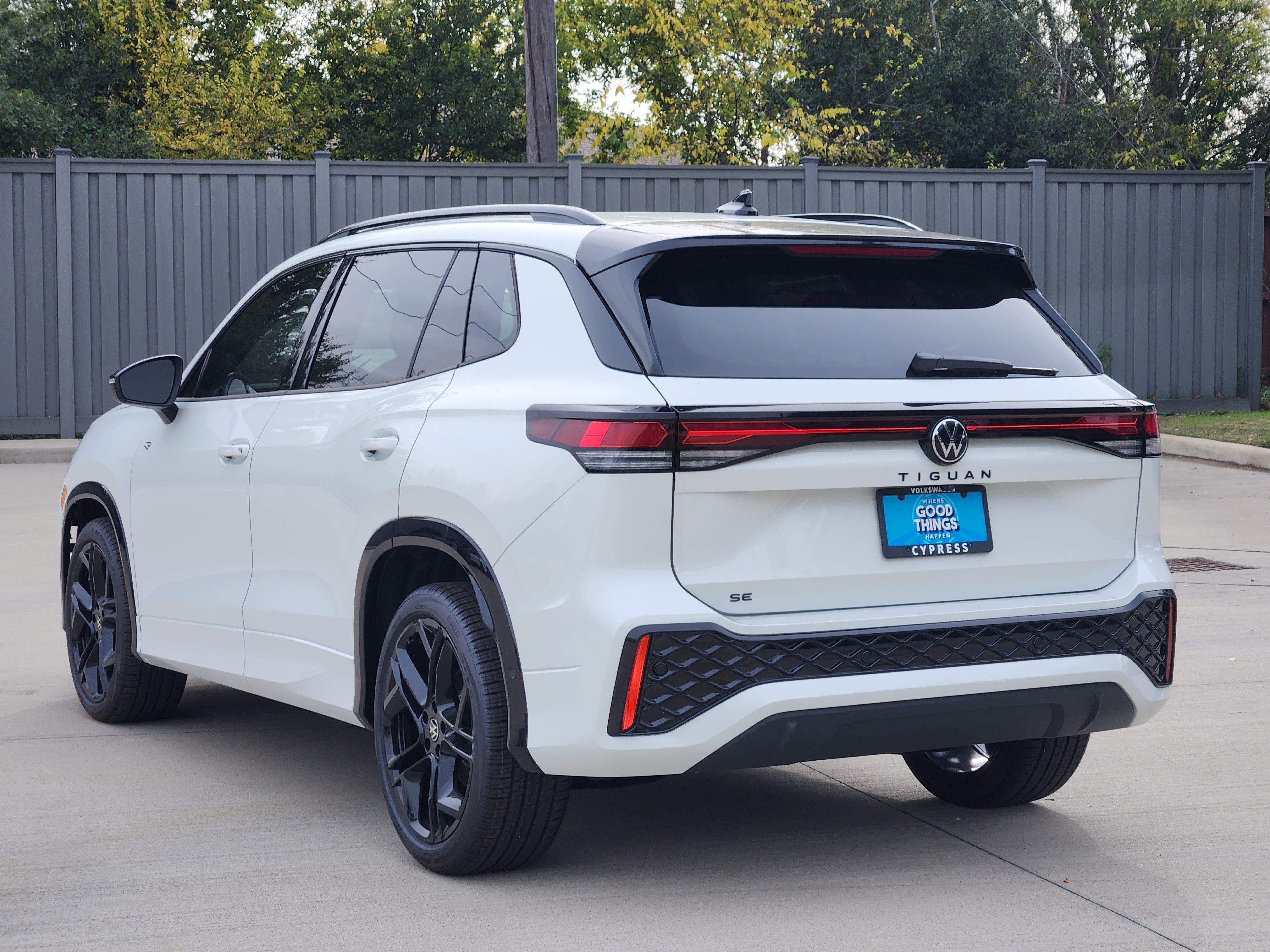 2026 Volkswagen Tiguan SE R-Line Black