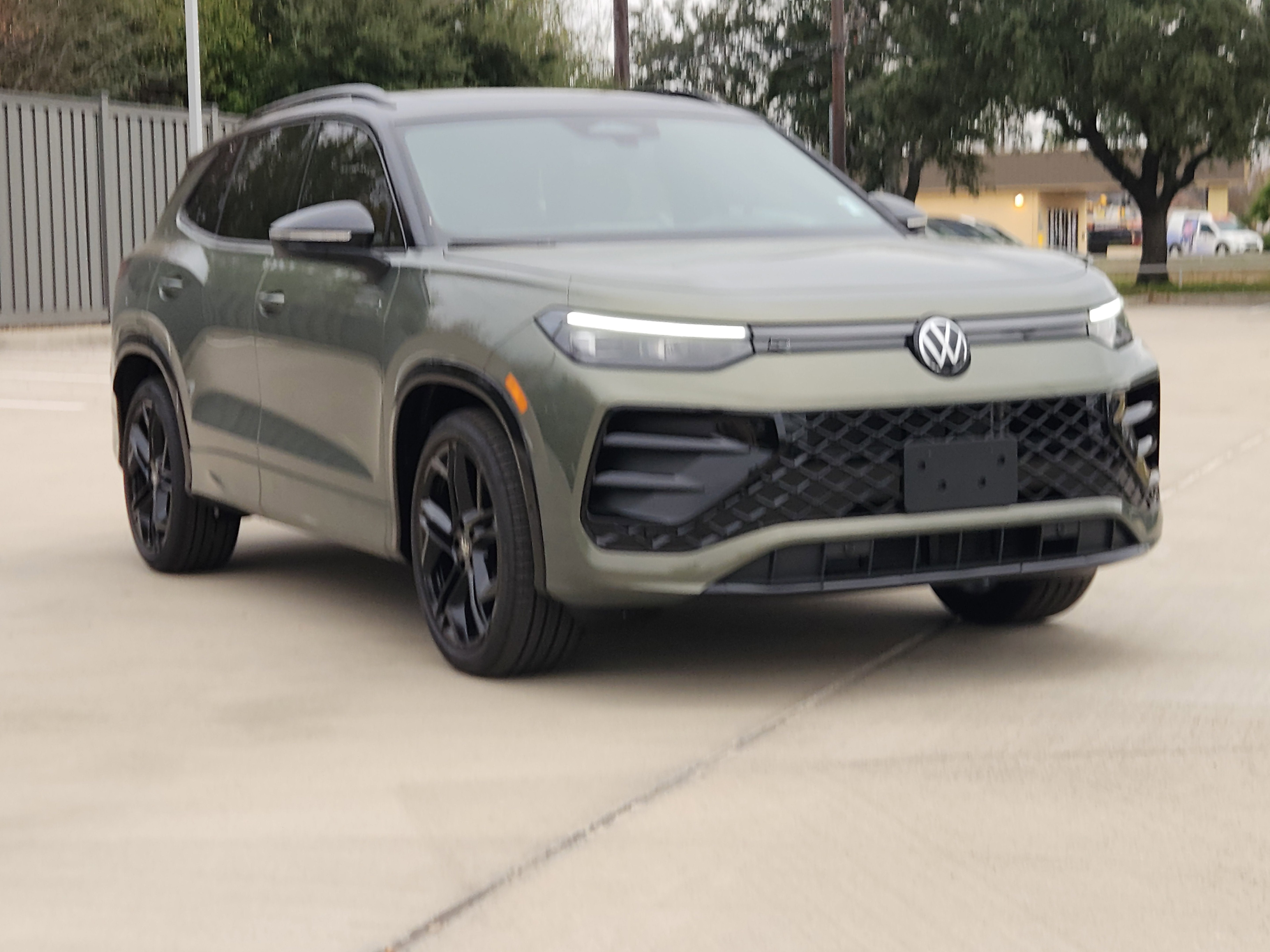 2026 Volkswagen Tiguan SE R-Line Black