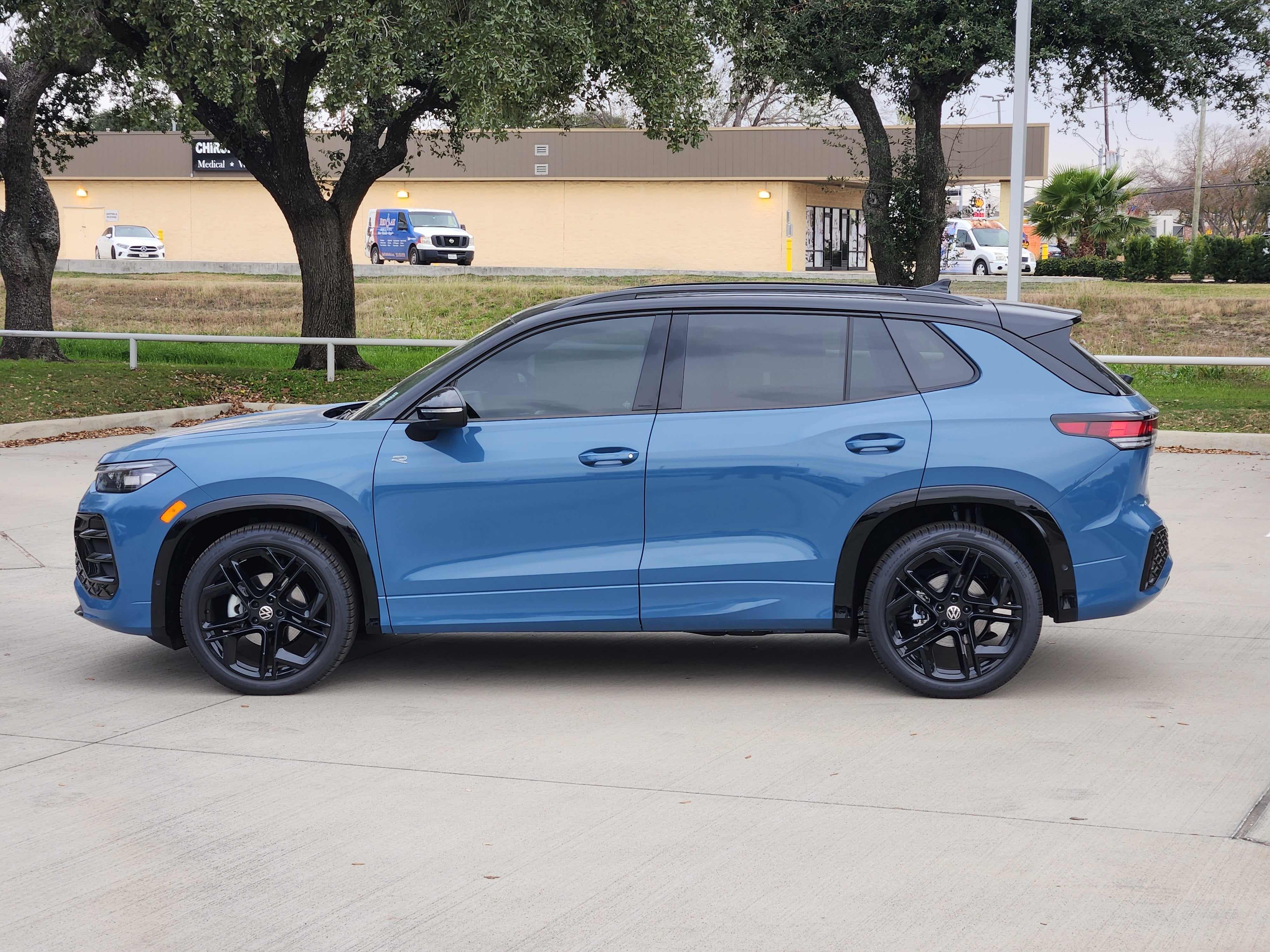 2026 Volkswagen Tiguan SE R-Line Black