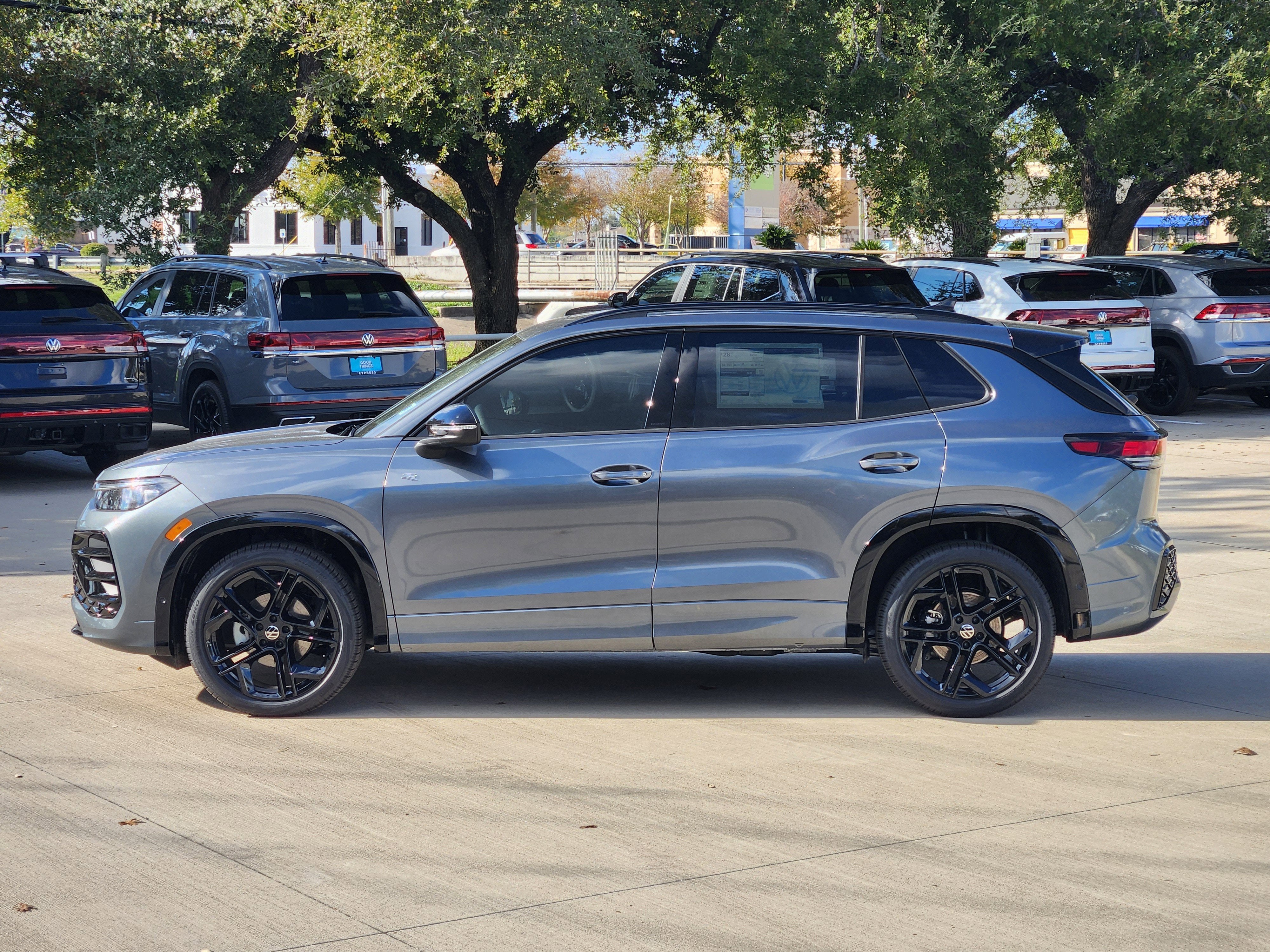 2026 Volkswagen Tiguan SE R-Line Black