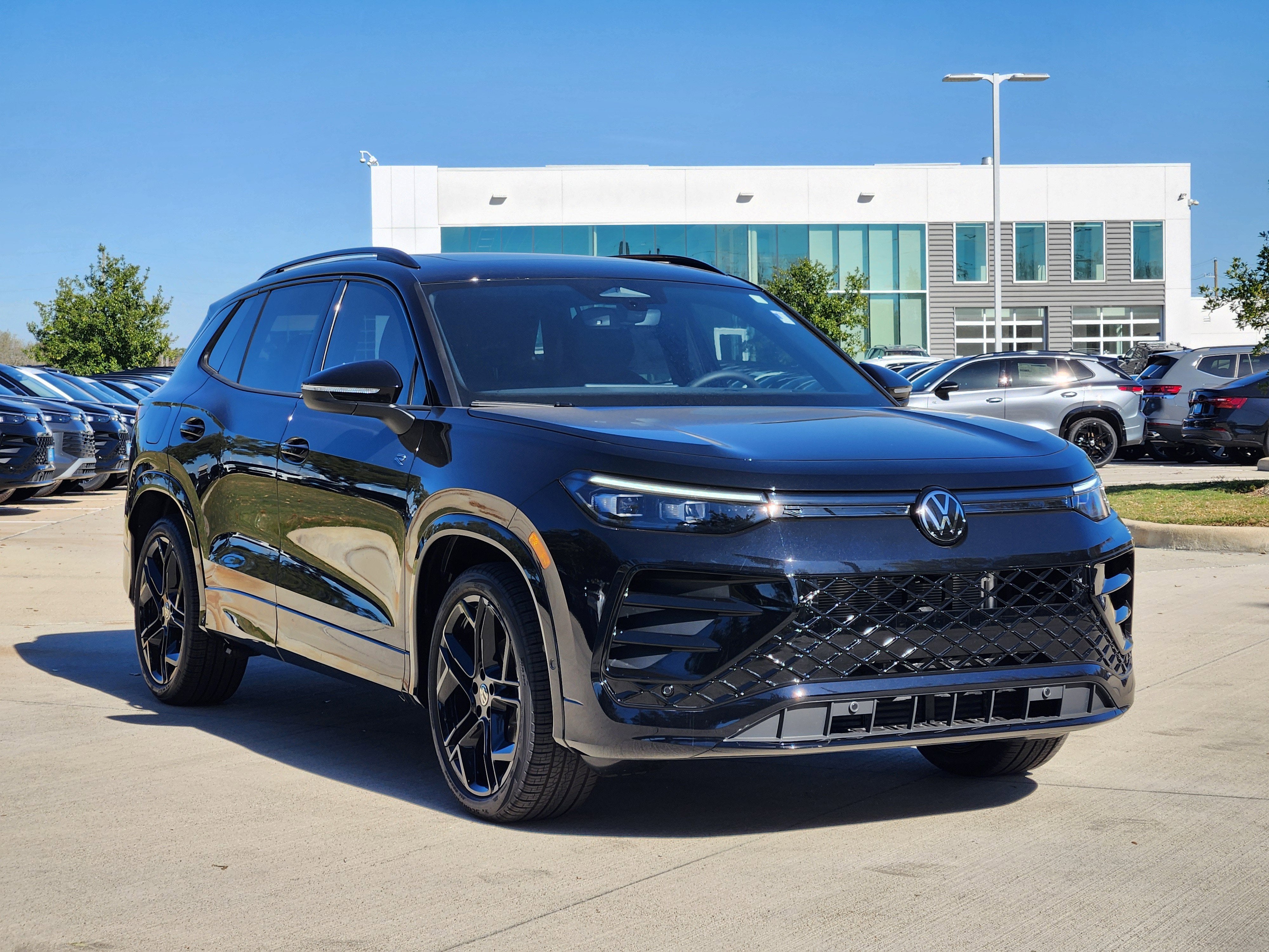 2026 Volkswagen Tiguan SE R-Line Black