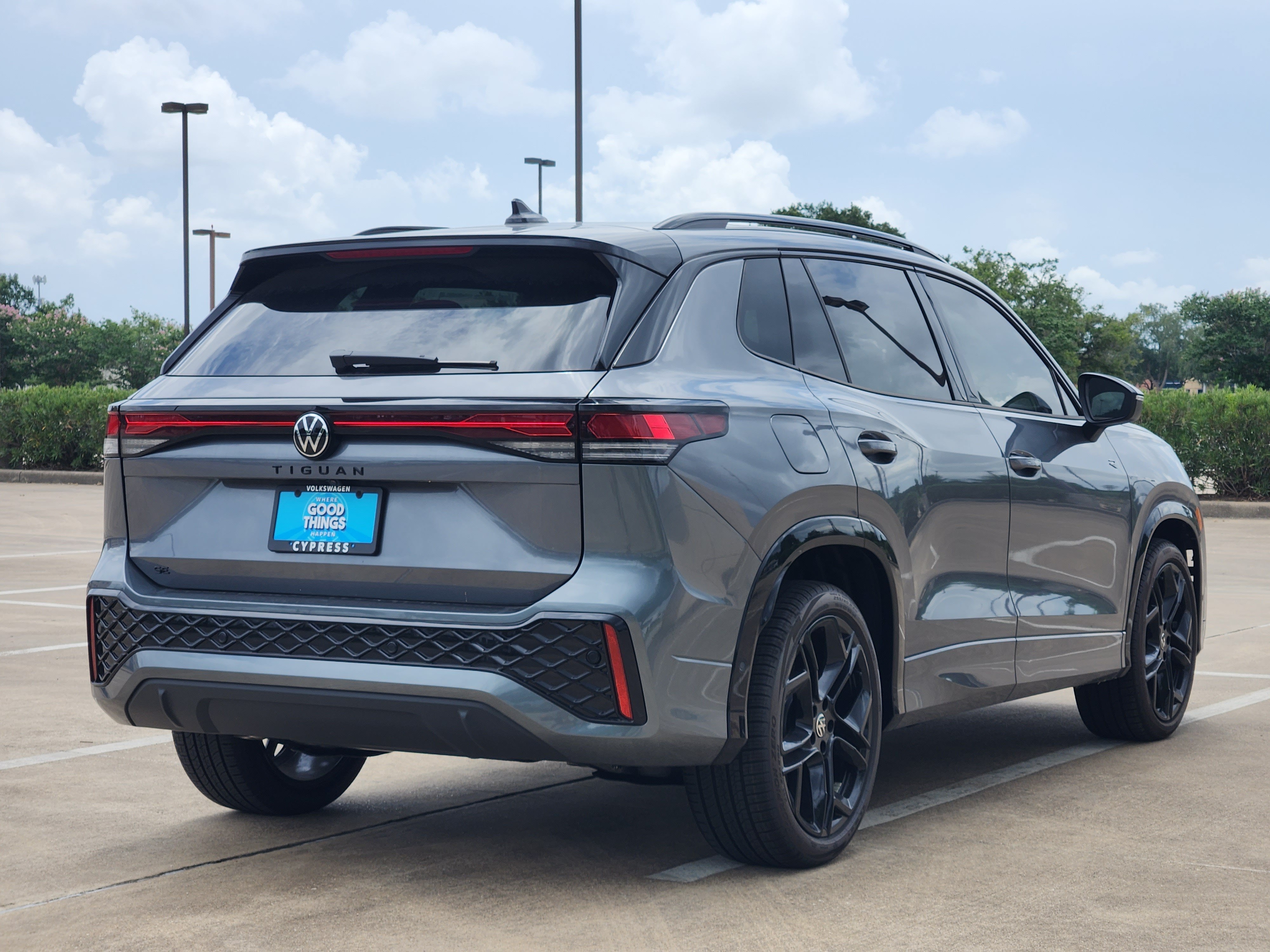 2026 Volkswagen Tiguan SE R-Line Black