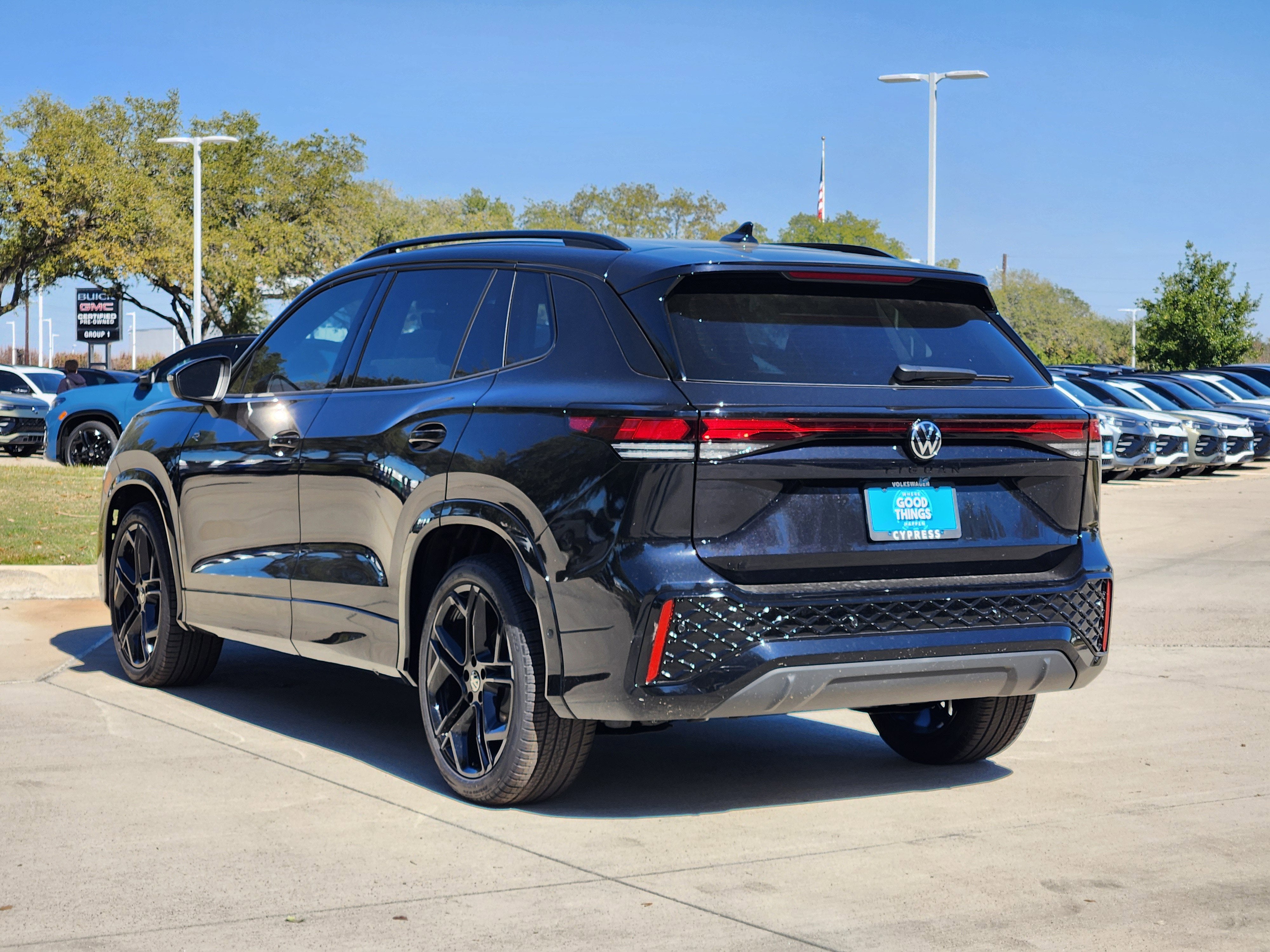 2026 Volkswagen Tiguan SE R-Line Black