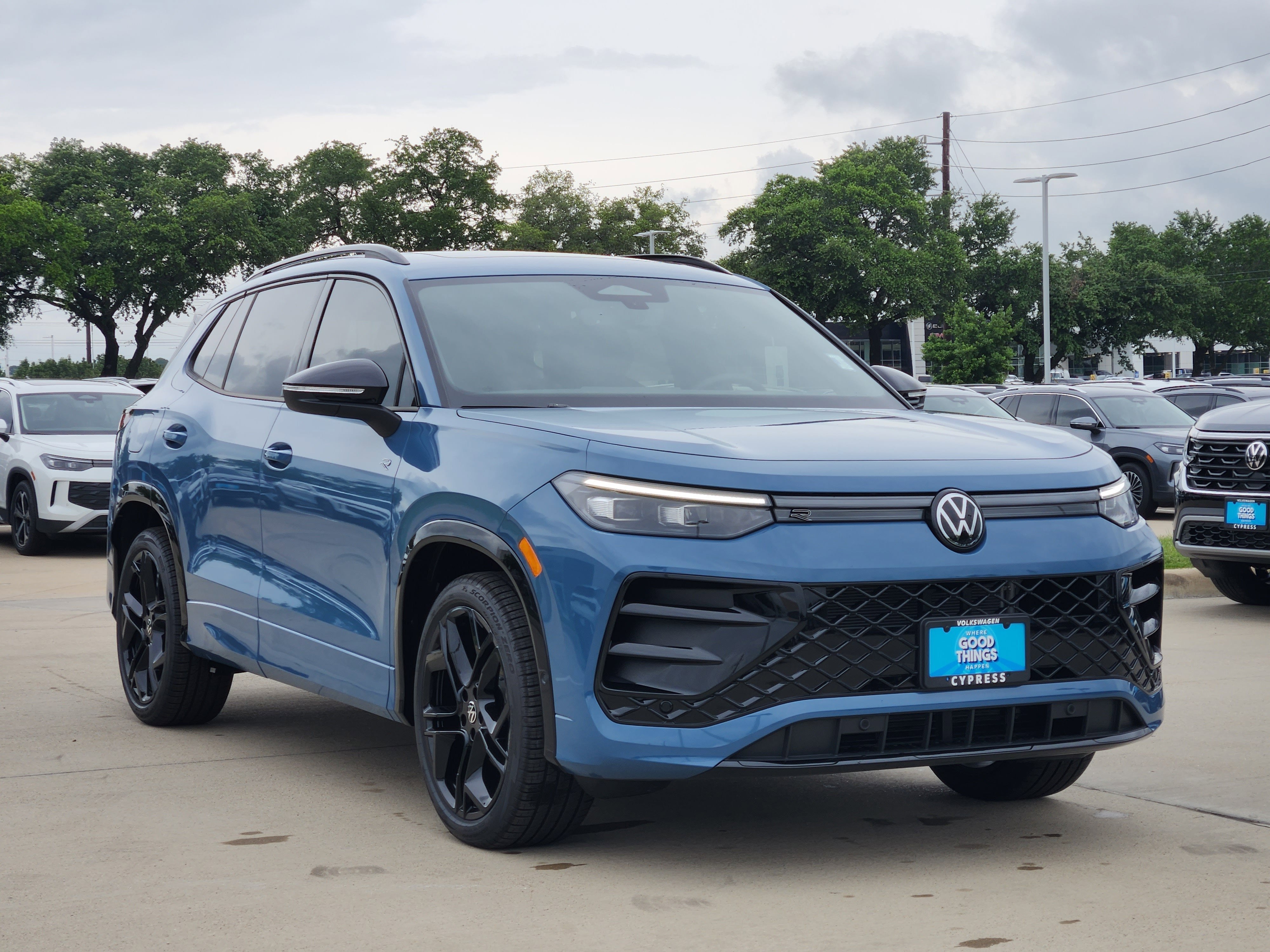2026 Volkswagen Tiguan SE R-Line Black