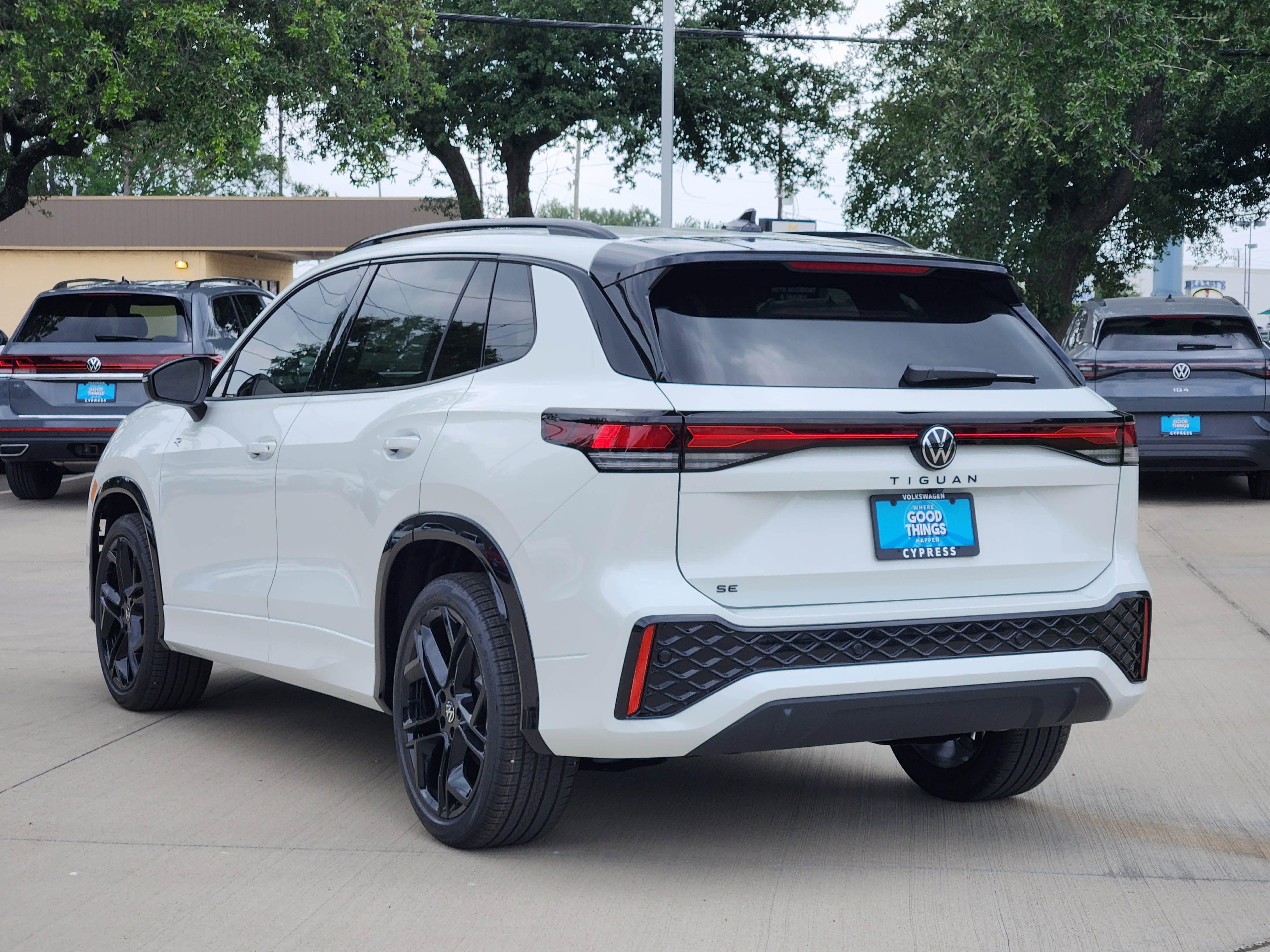 2026 Volkswagen Tiguan SE R-Line Black