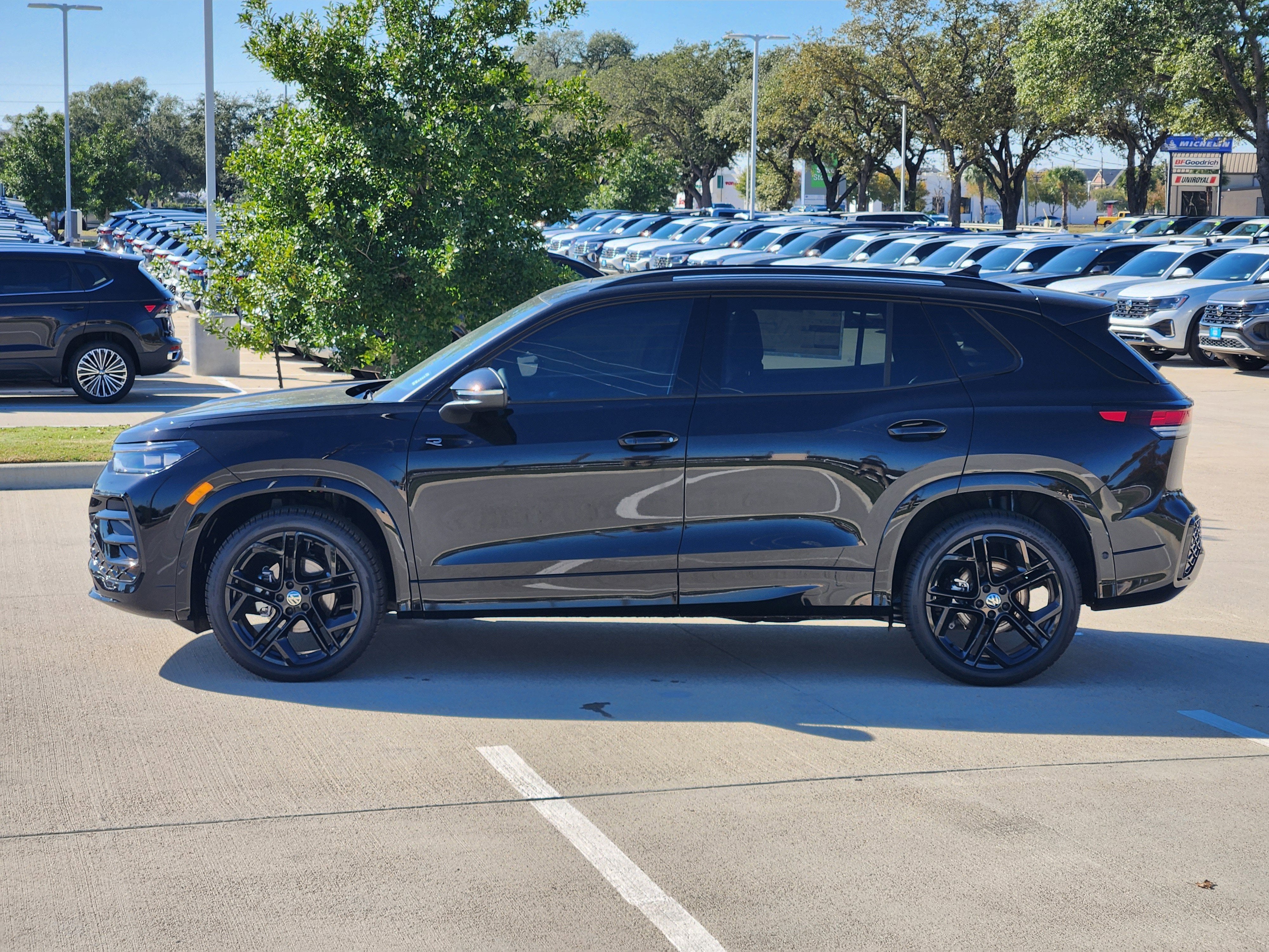 2026 Volkswagen Tiguan SE R-Line Black