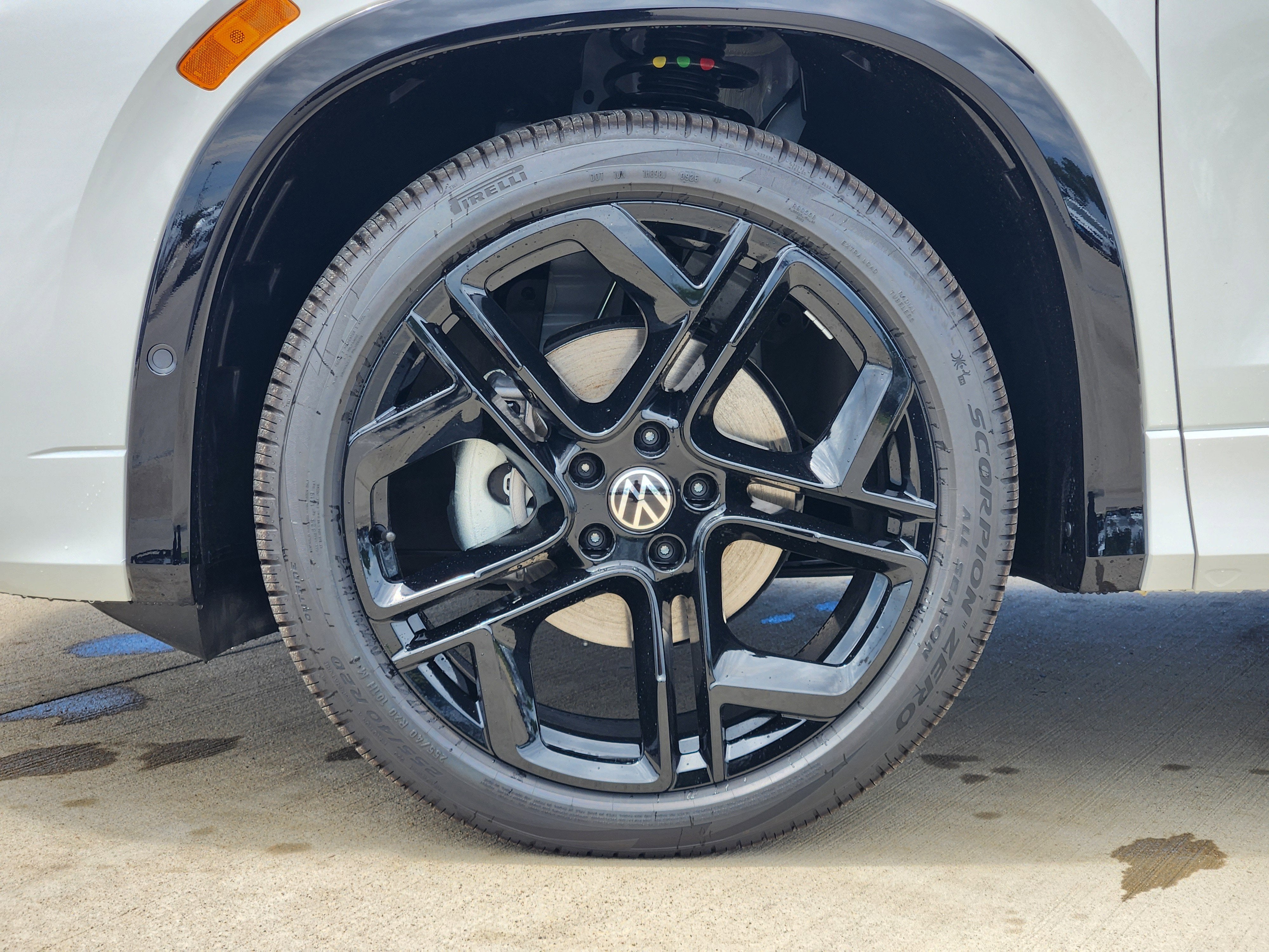 2026 Volkswagen ,Tiguan SE R-Line Black