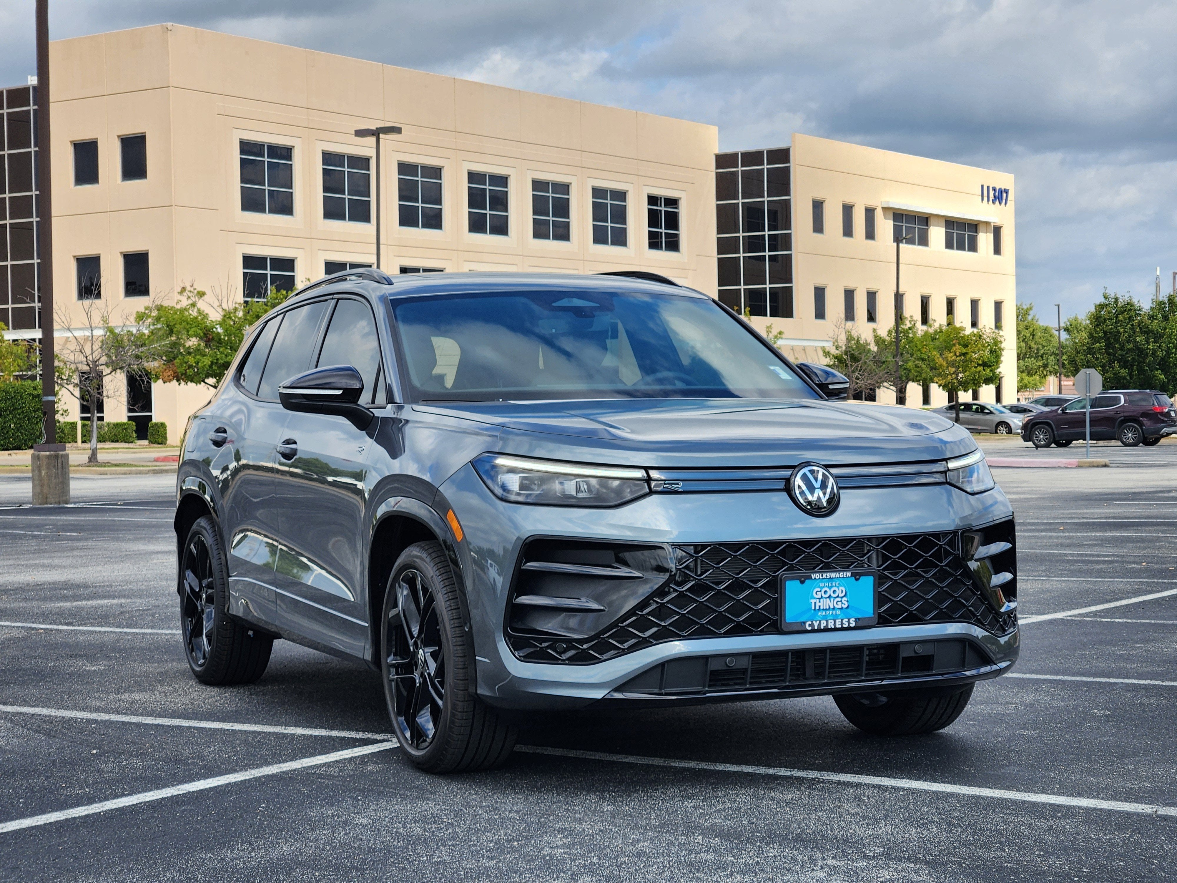 2026 Volkswagen Tiguan SE R-Line Black