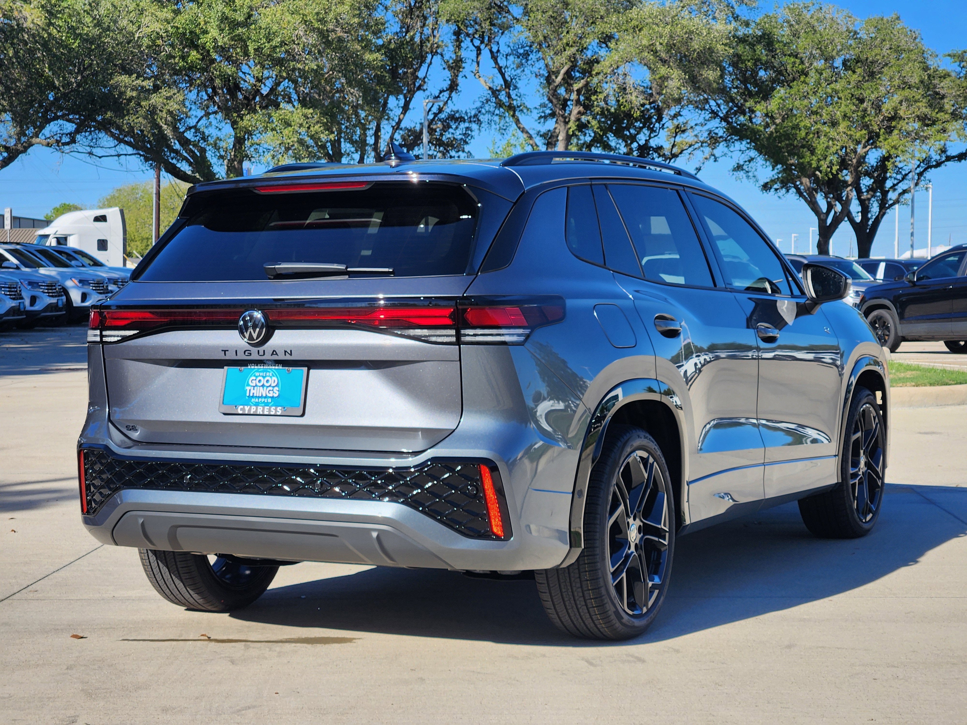 2026 Volkswagen Tiguan SE R-Line Black