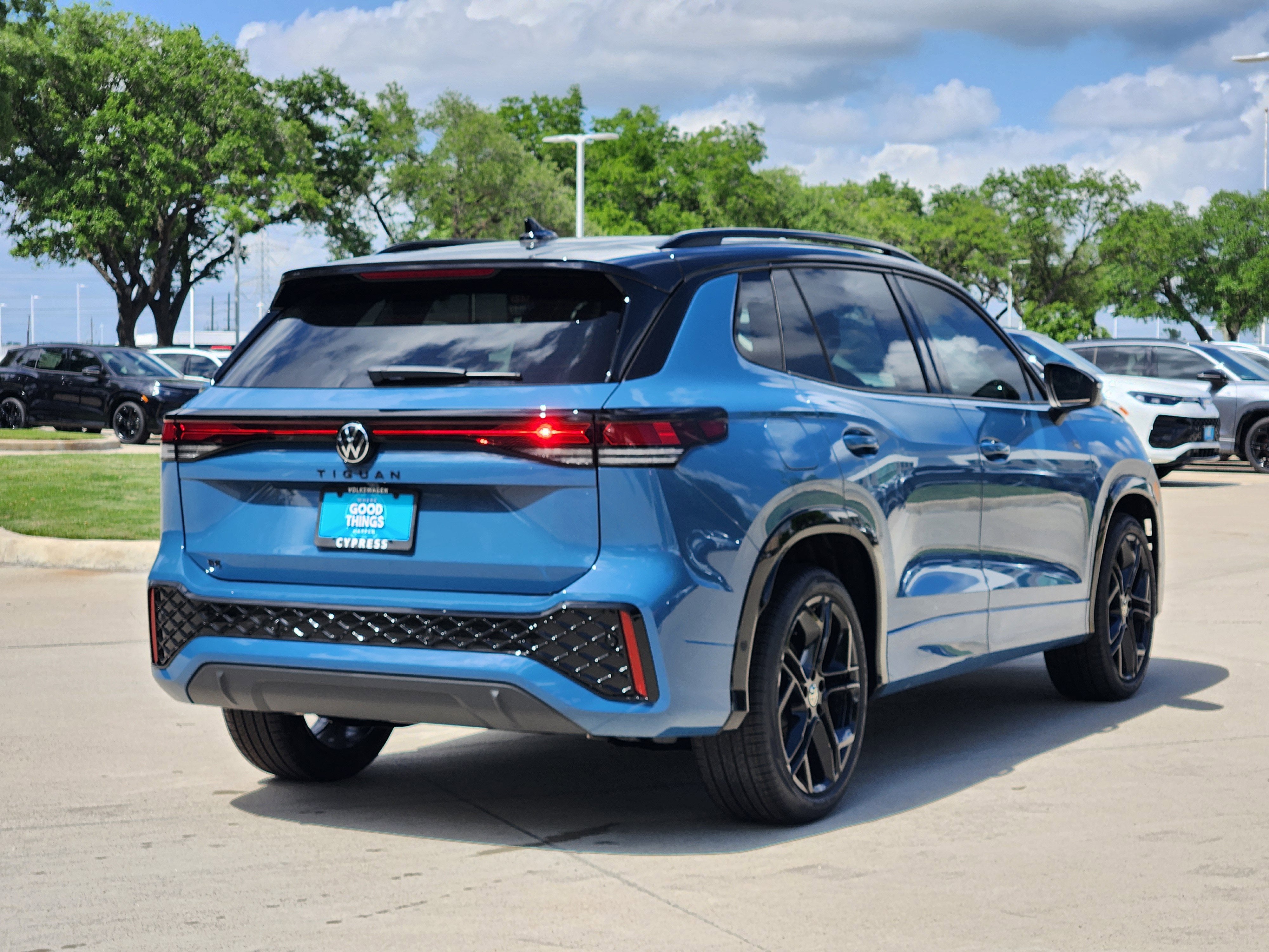 2026 Volkswagen Tiguan SE R-Line Black