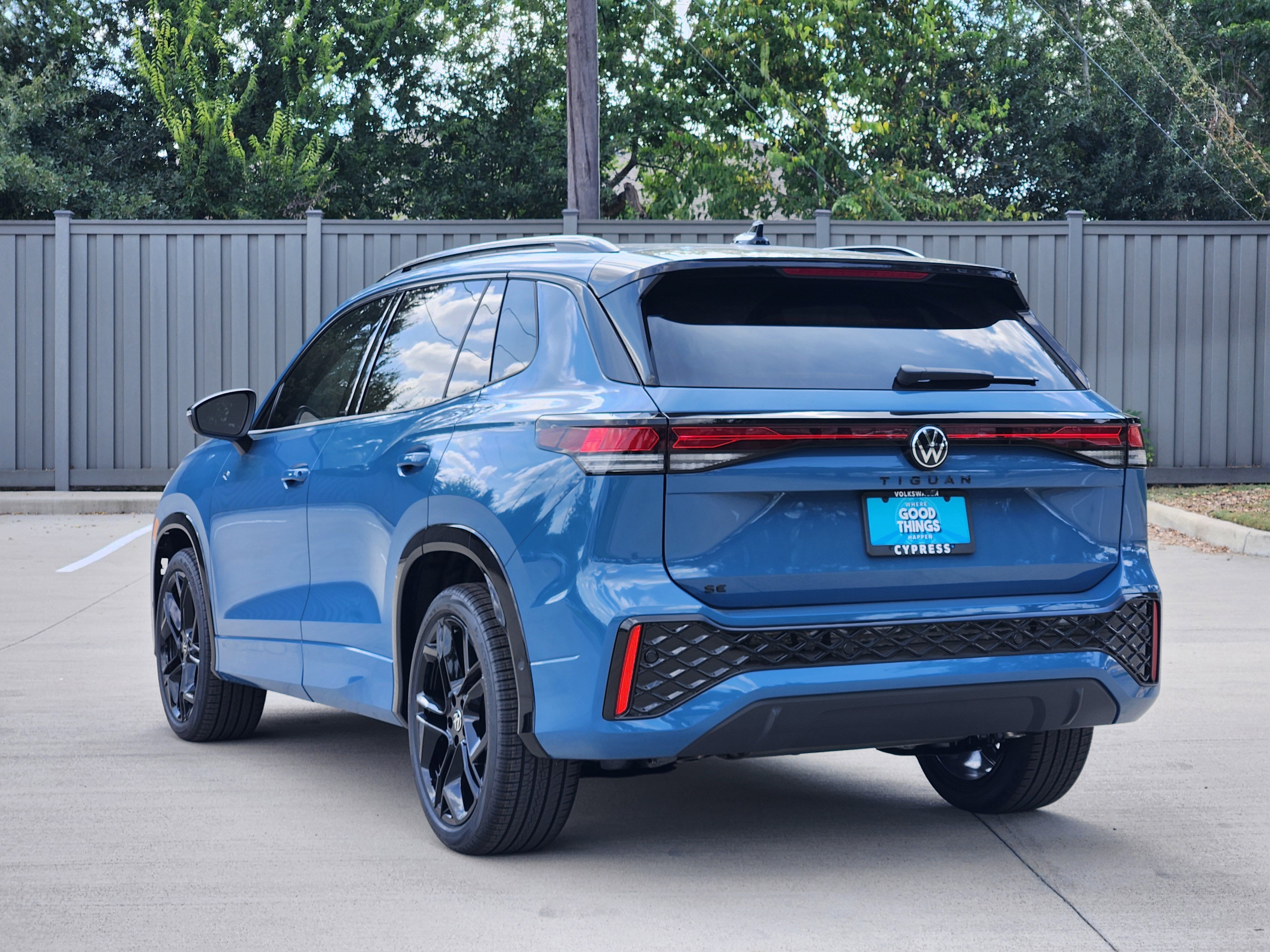 2026 Volkswagen Tiguan SE R-Line Black