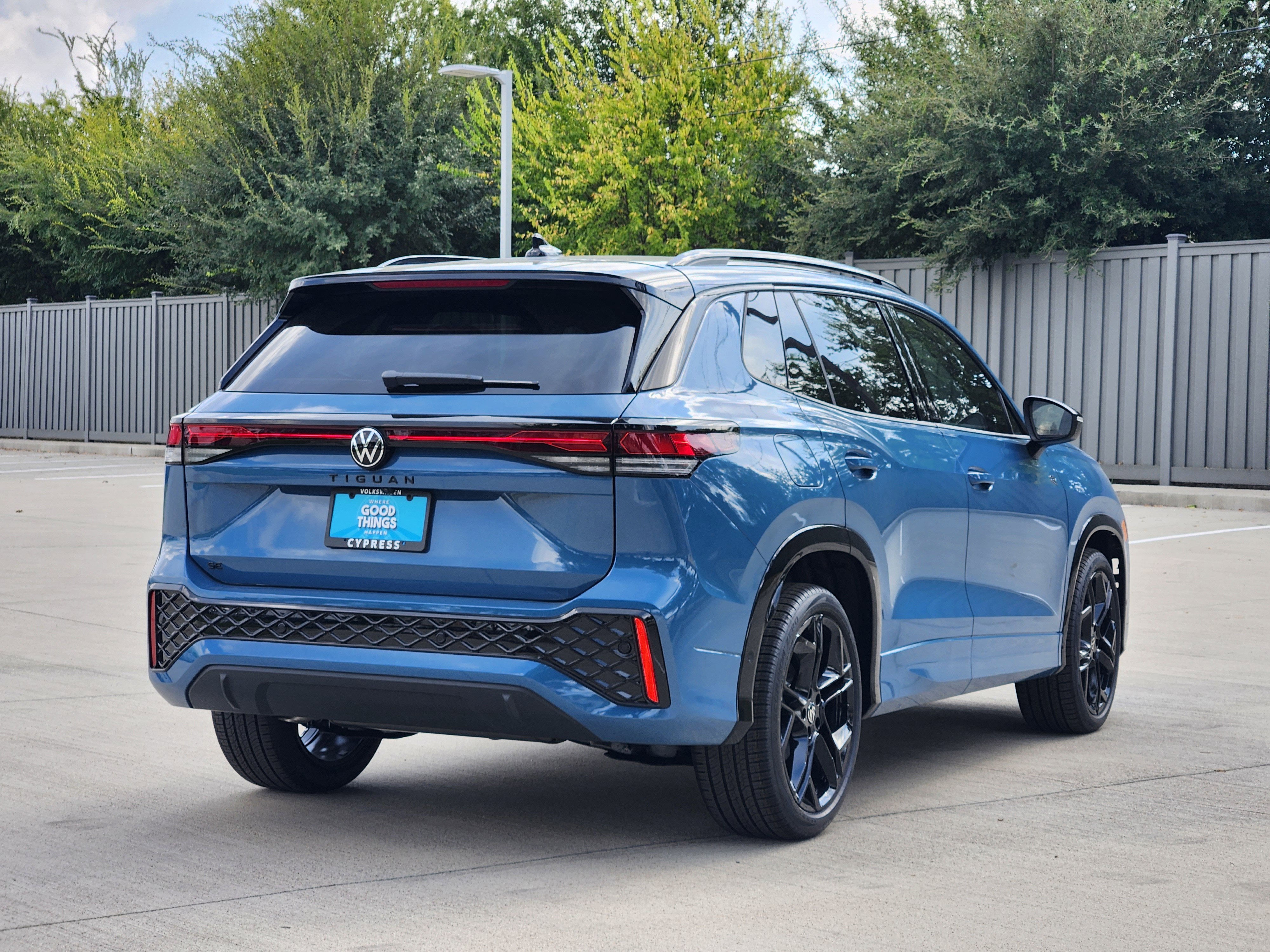 2026 Volkswagen Tiguan SE R-Line Black