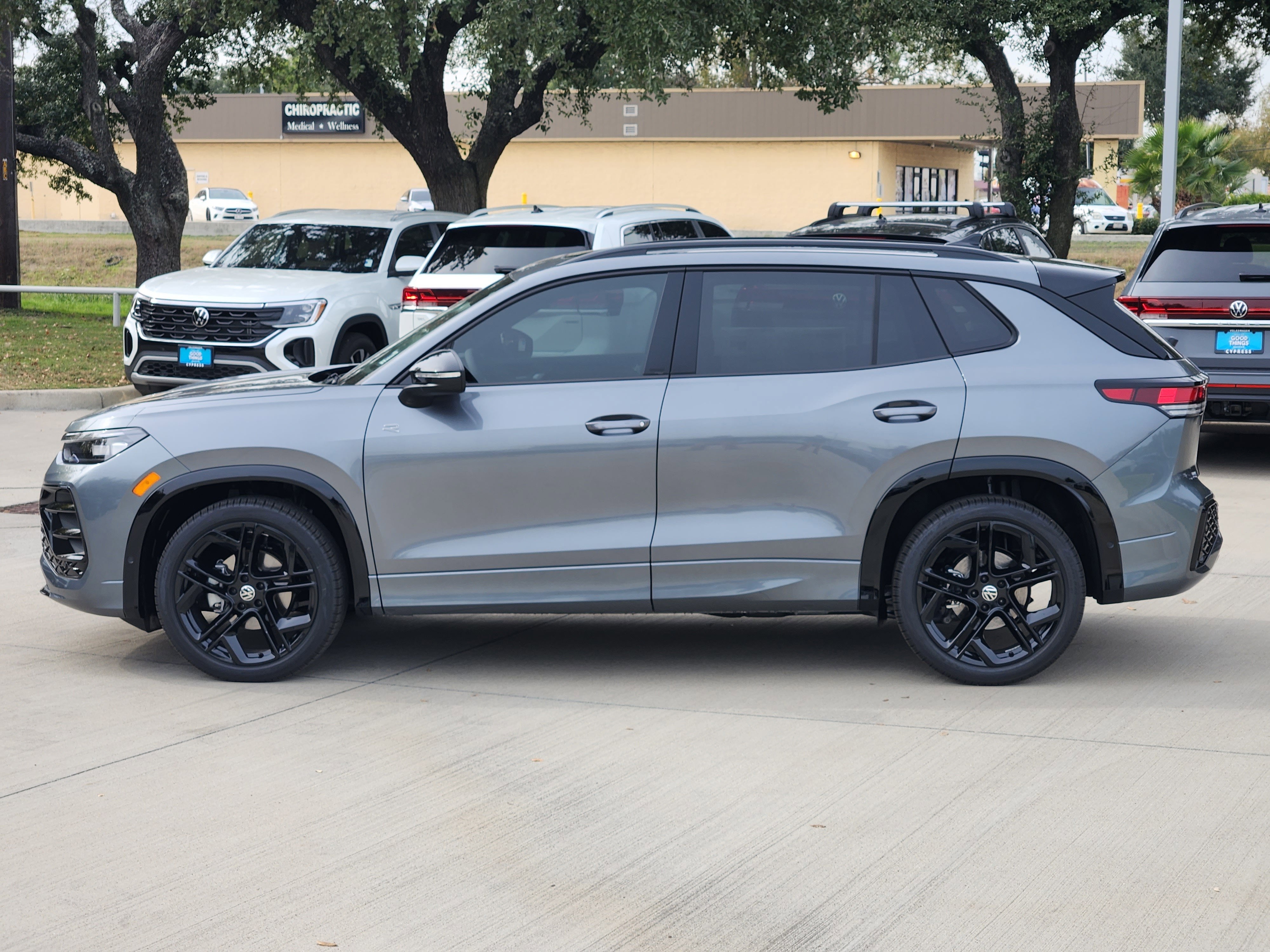 2026 Volkswagen Tiguan SE R-Line Black