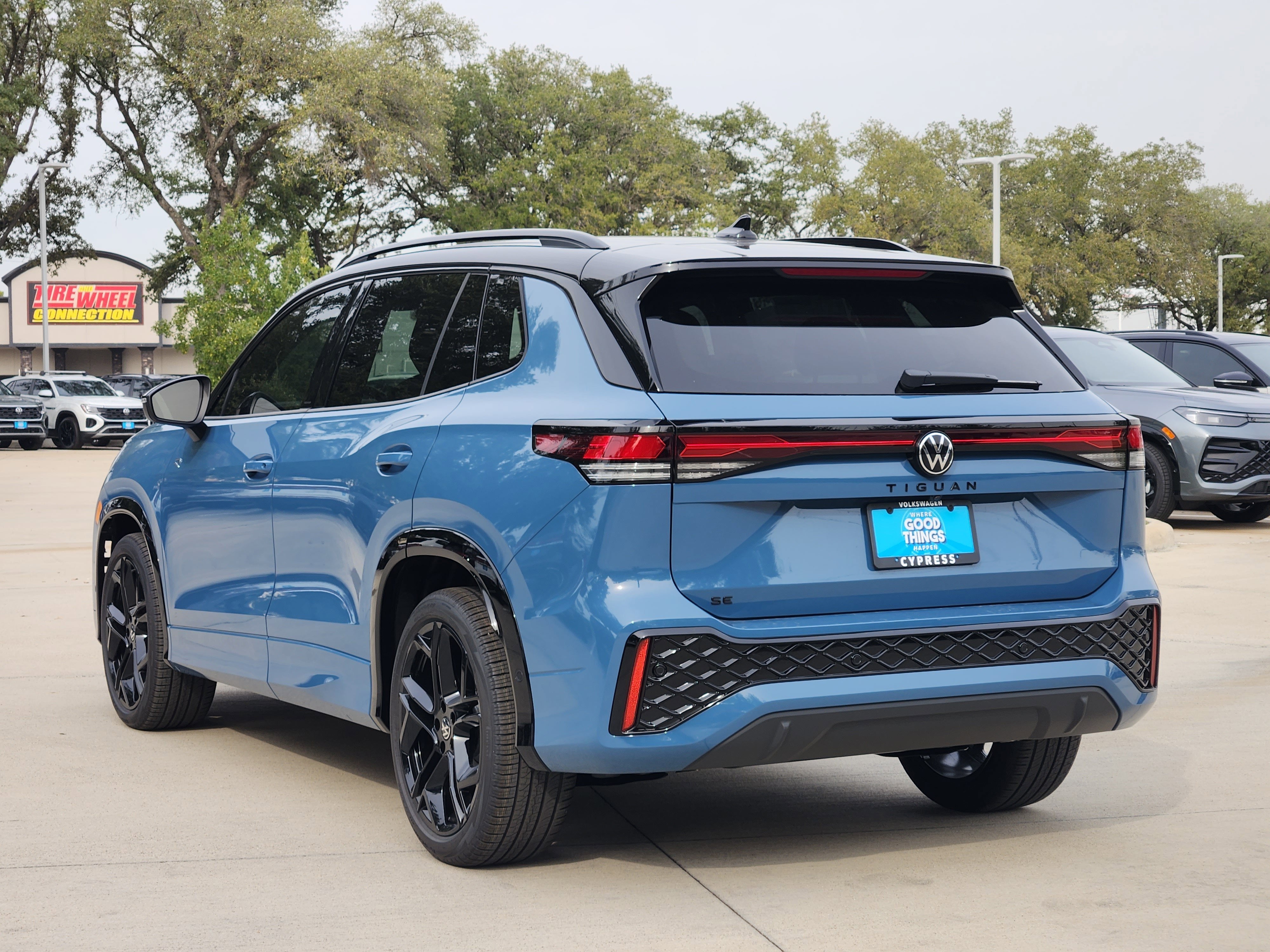 2026 Volkswagen Tiguan SE R-Line Black