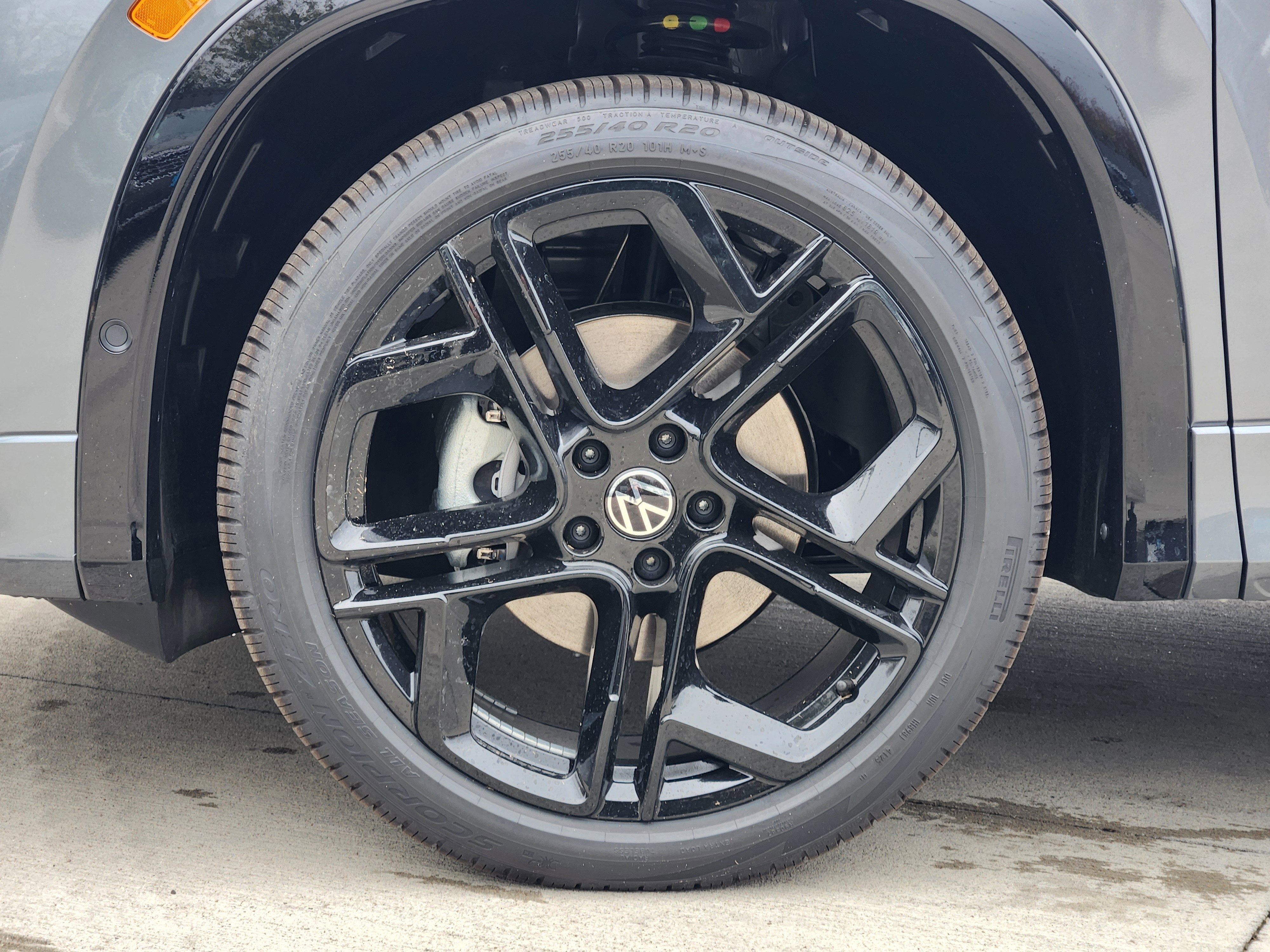 2026 Volkswagen Tiguan SE R-Line Black