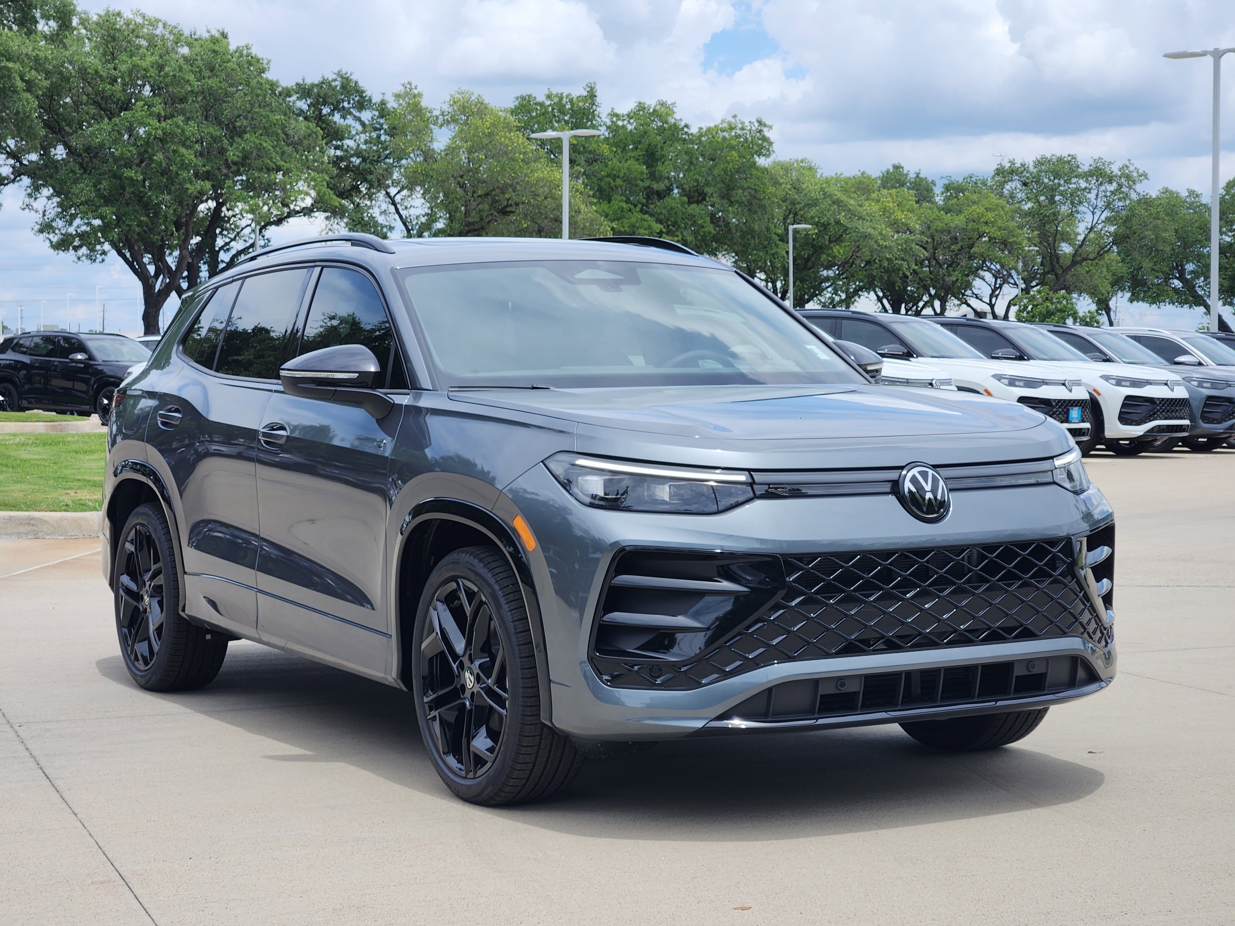 2026 Volkswagen Tiguan SE R-Line Black