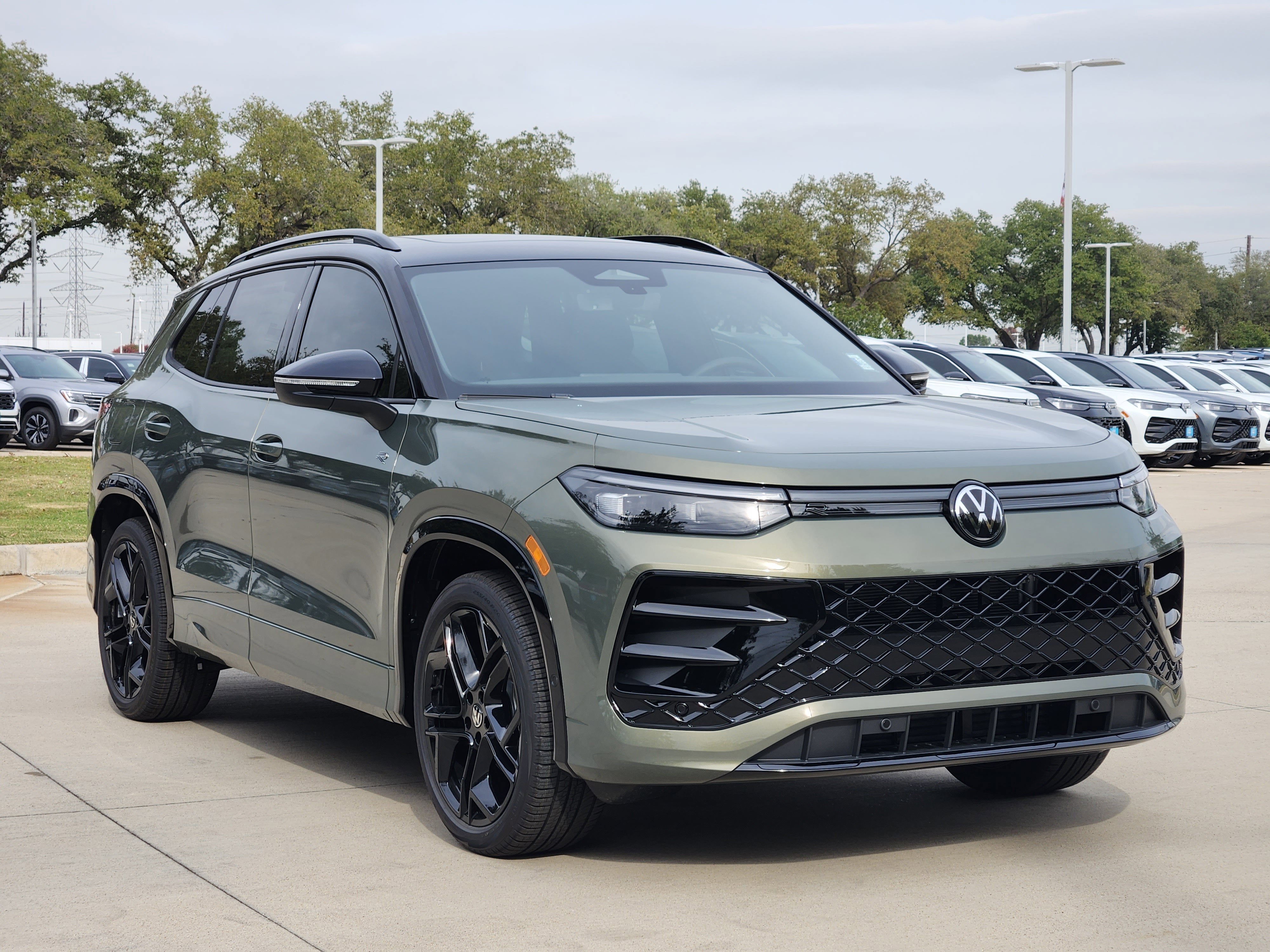 2026 Volkswagen Tiguan SE R-Line Black