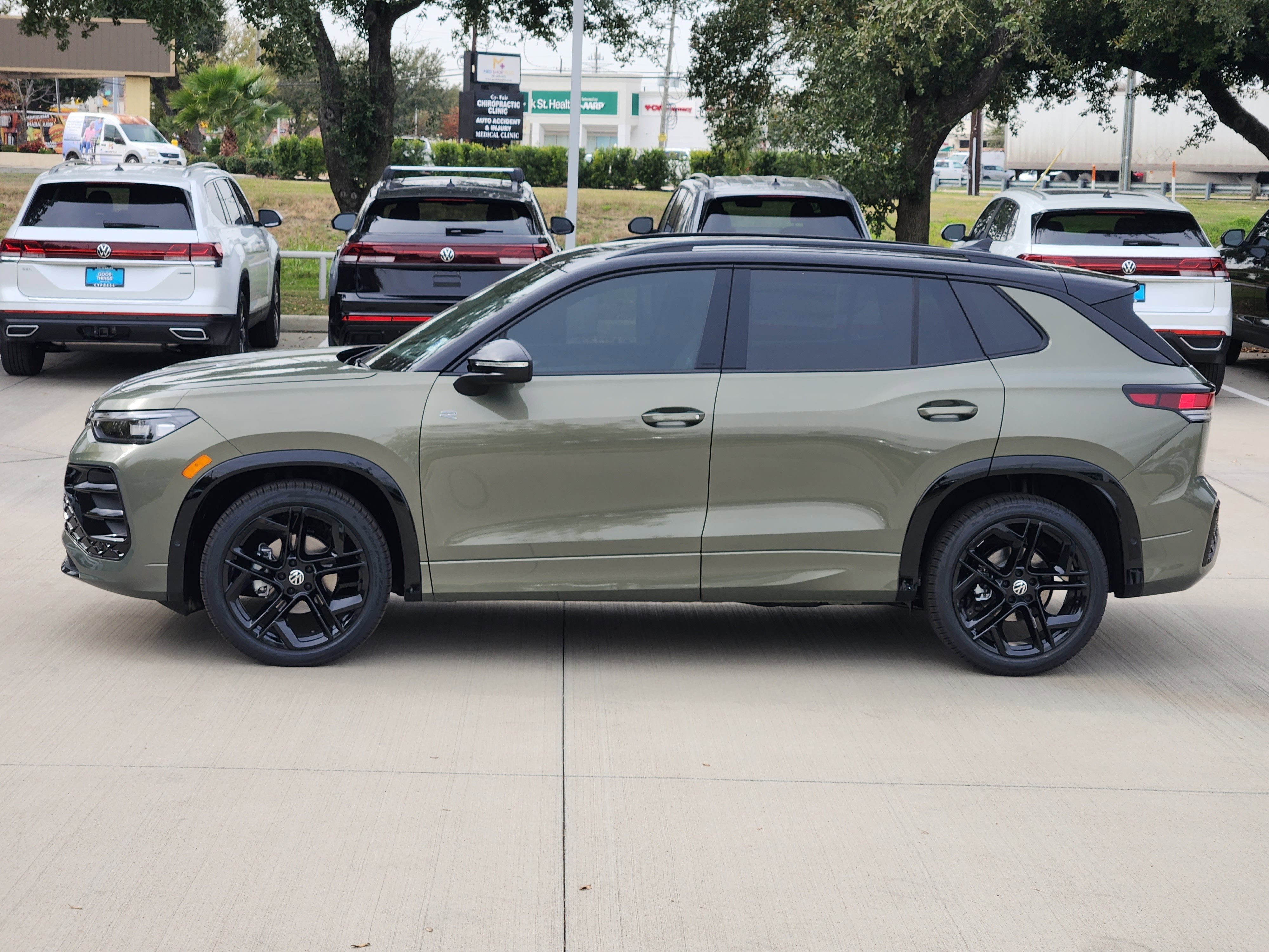2026 Volkswagen Tiguan SE R-Line Black