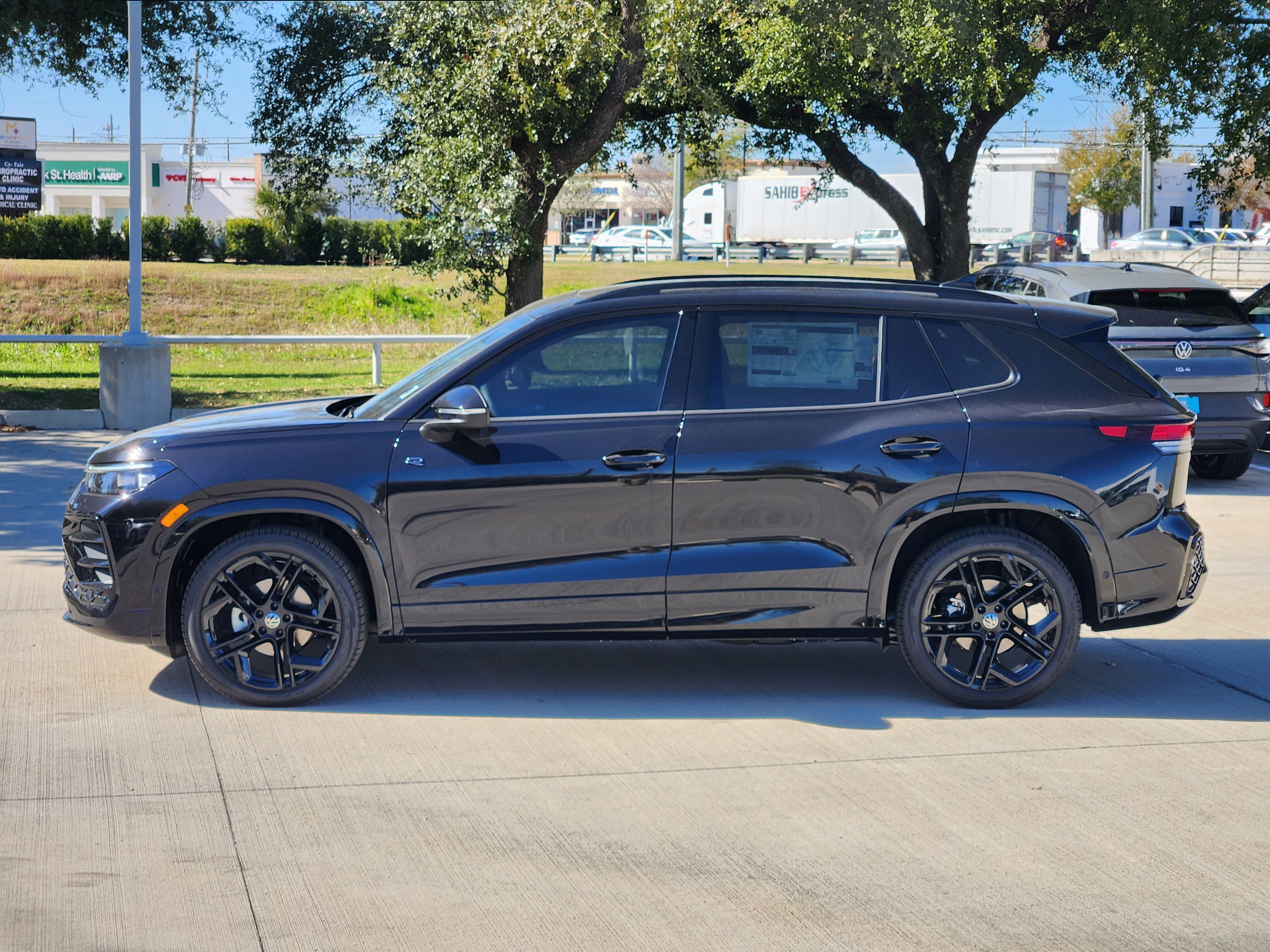 2026 Volkswagen Tiguan SE R-Line Black