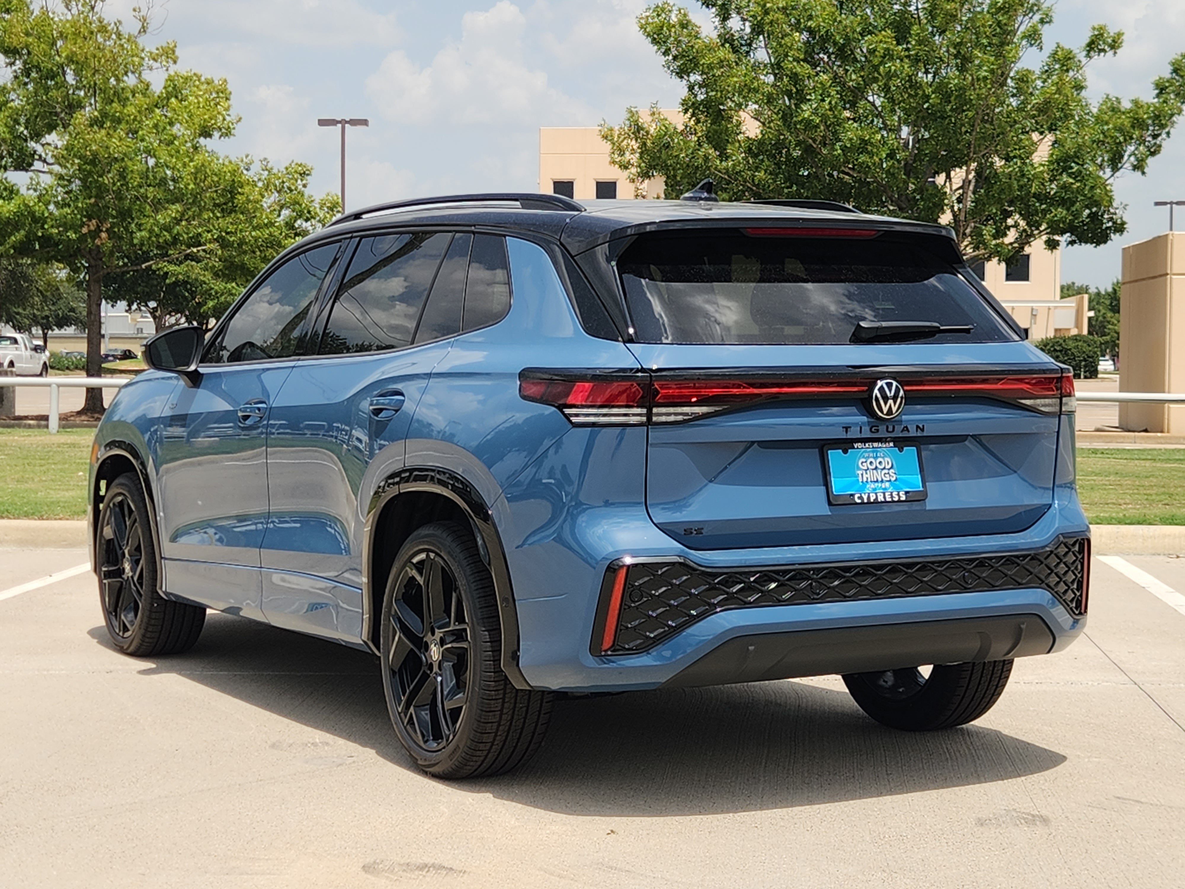 2026 Volkswagen Tiguan SE R-Line Black