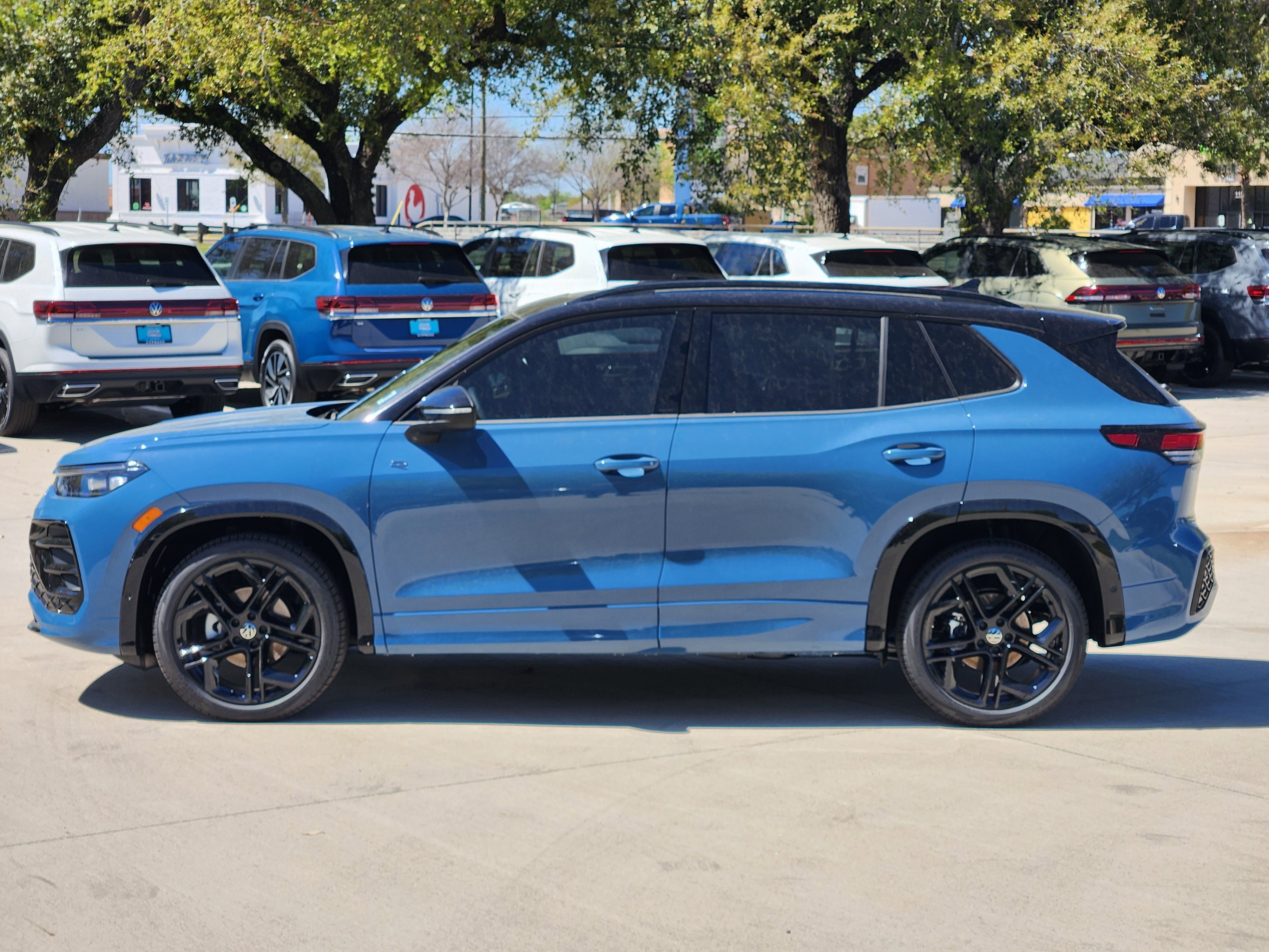 2026 Volkswagen Tiguan SE R-Line Black