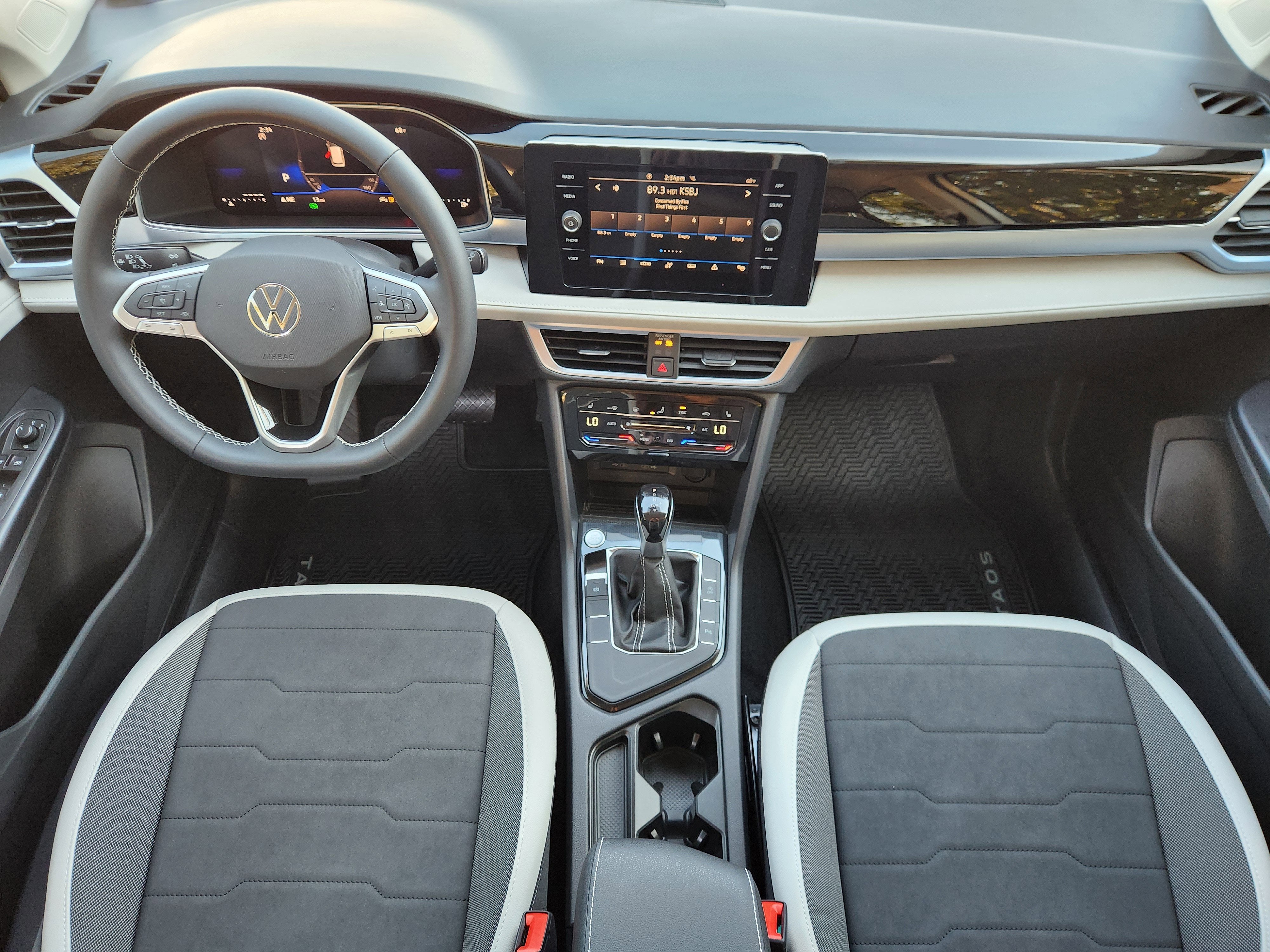 2026 Volkswagen Taos SE