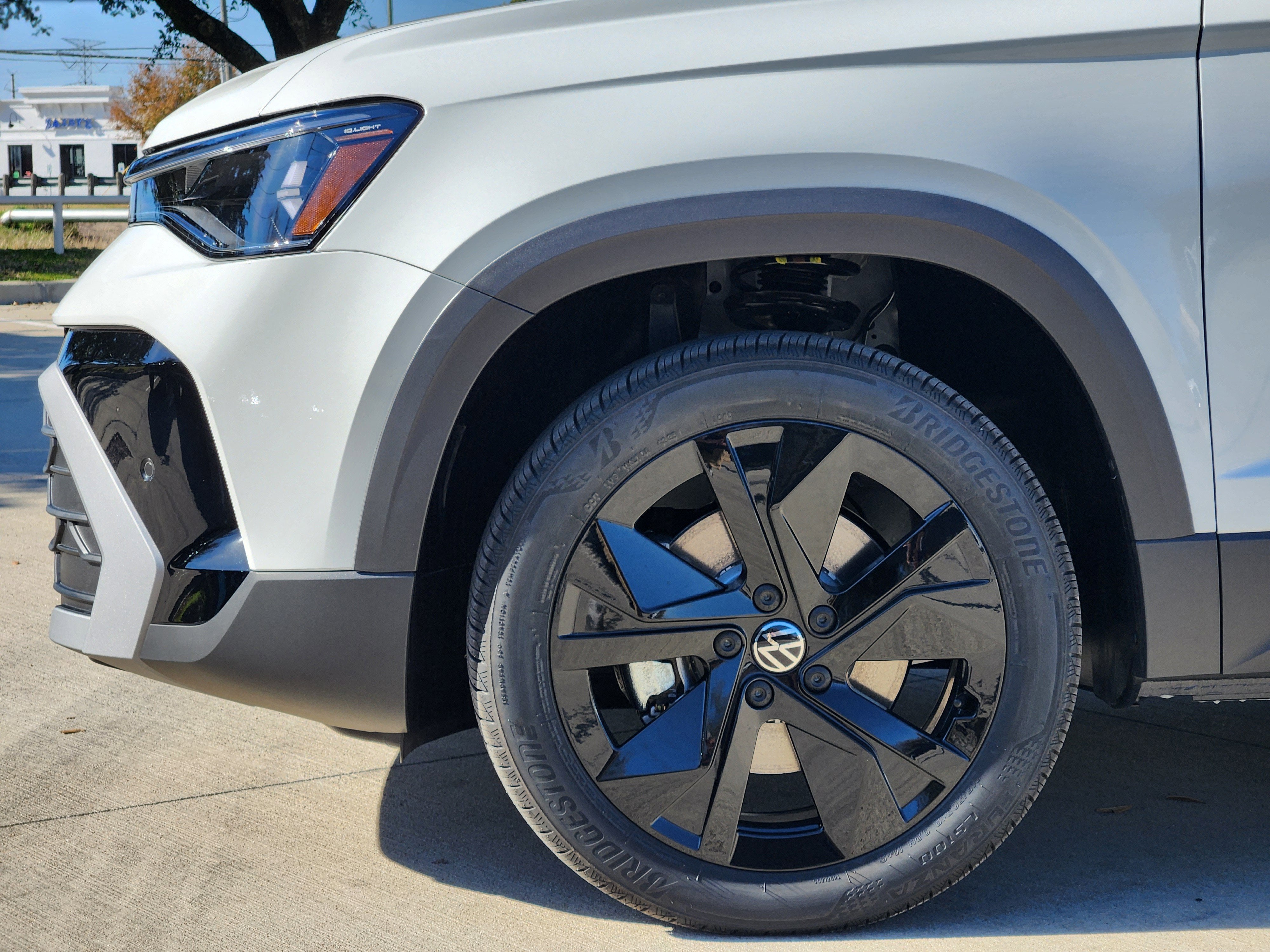 2026 Volkswagen Taos SE