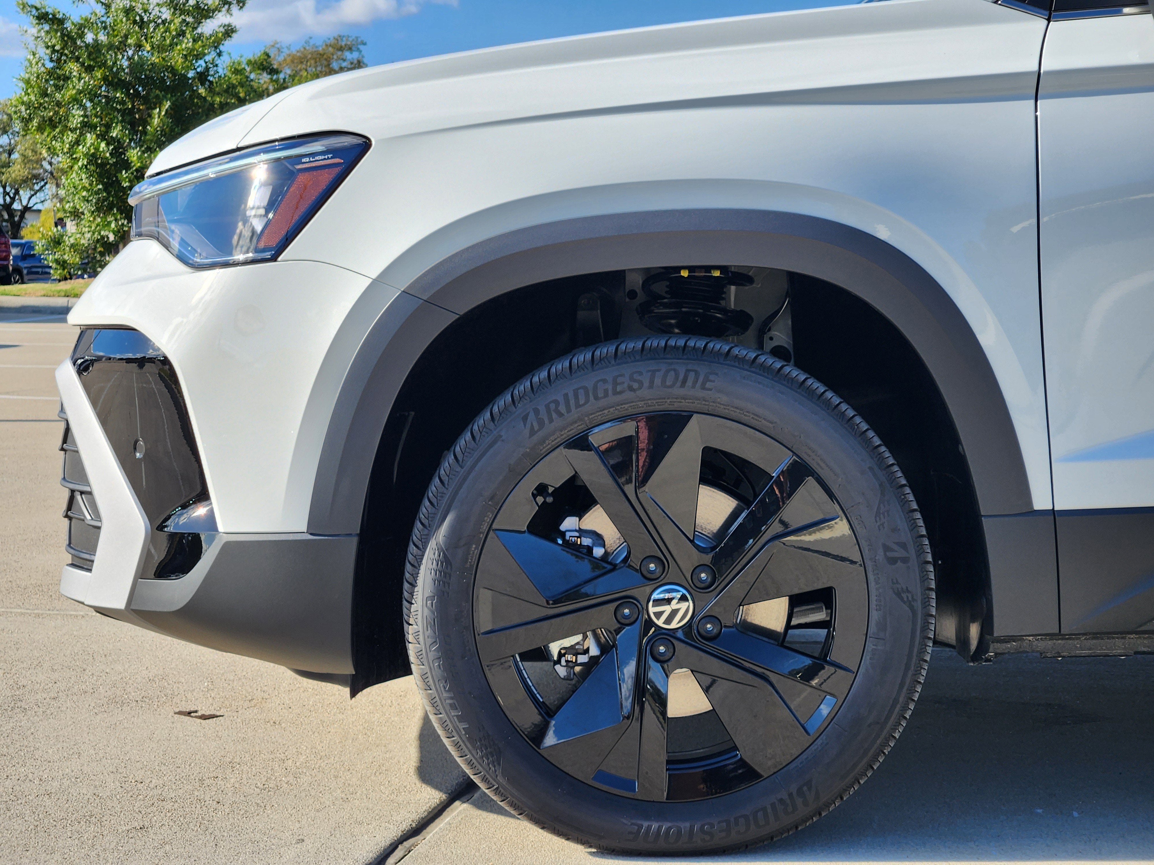 2026 Volkswagen Taos SE