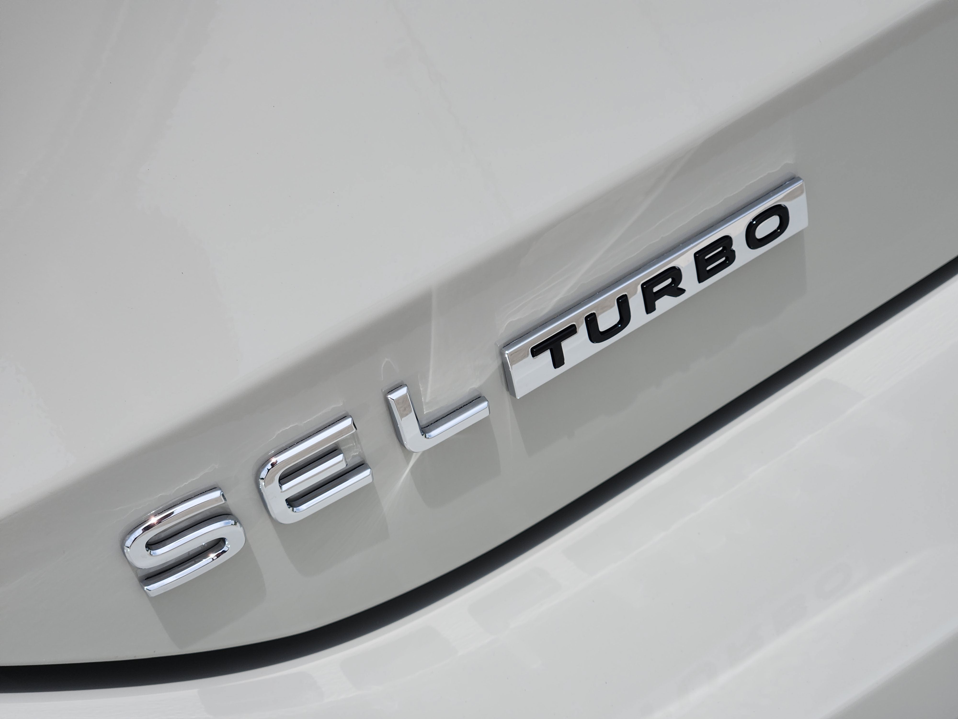 2026 Volkswagen Tiguan SEL R-Line Turbo