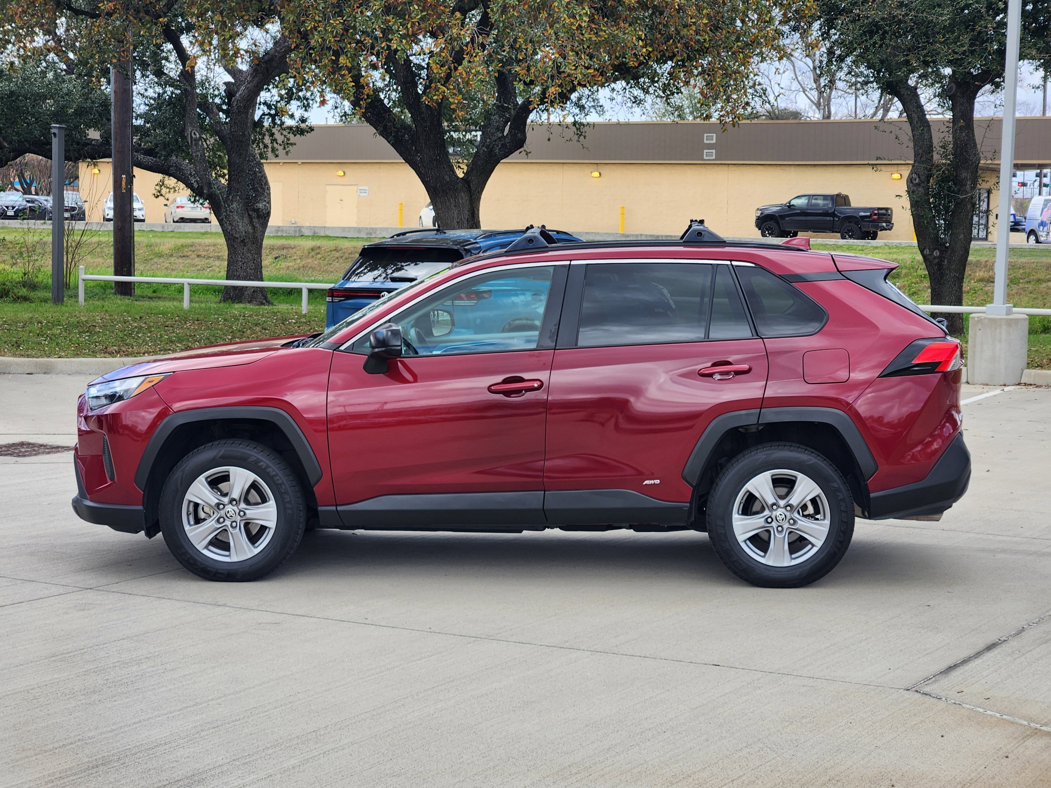 2024 Toyota RAV4 Hybrid LE