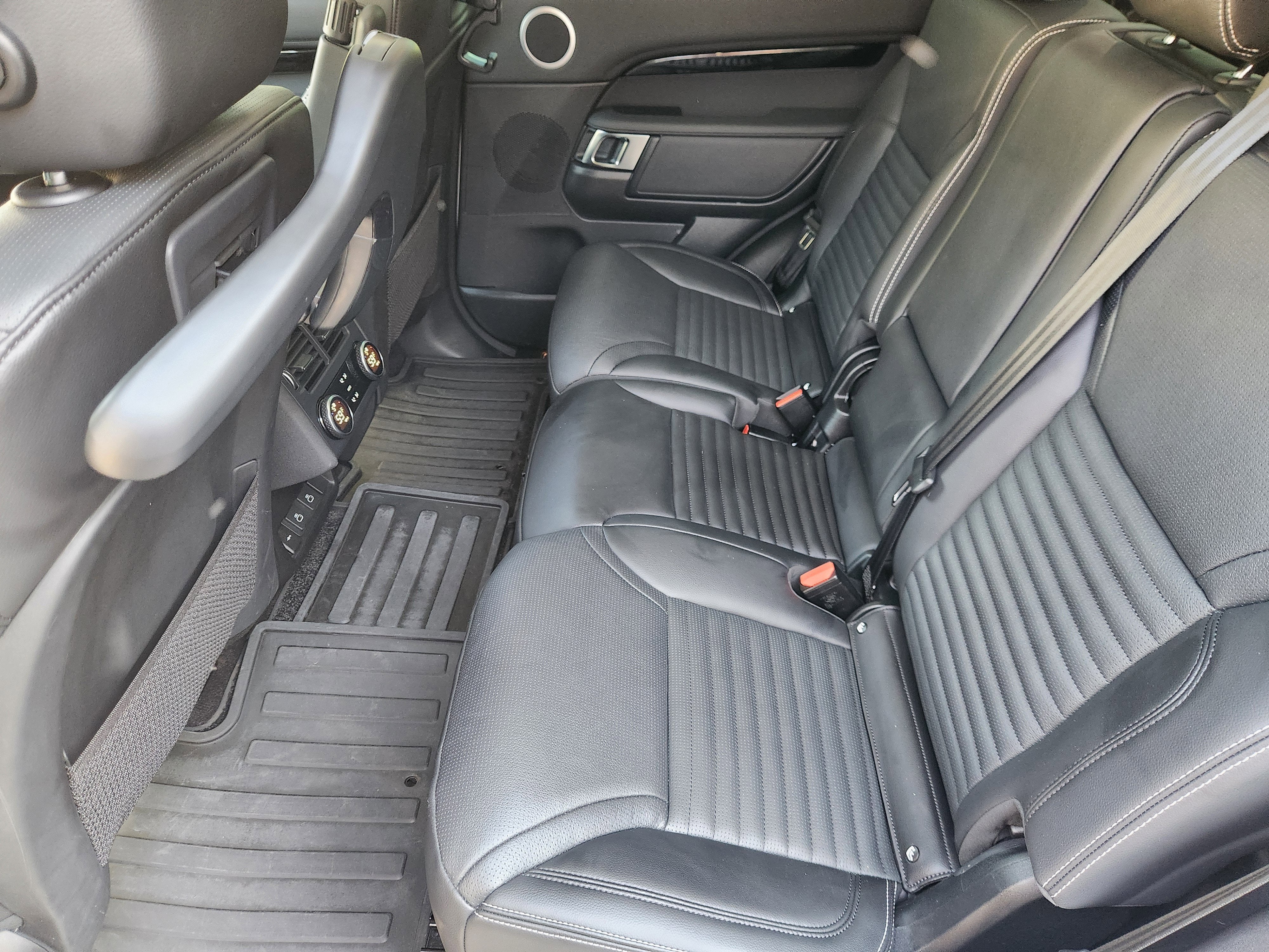 2024 Land Rover Discovery S