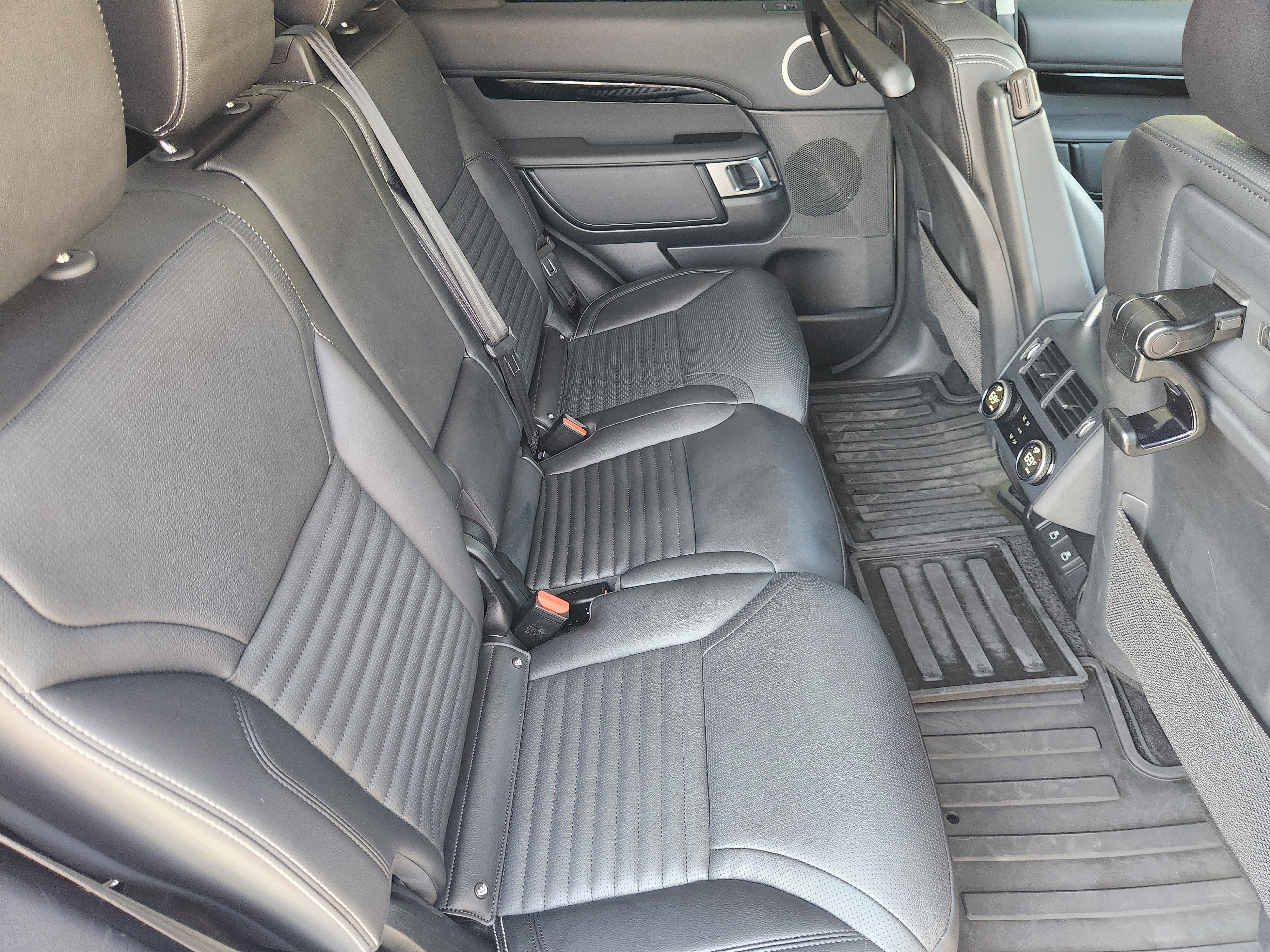 2024 Land Rover Discovery S