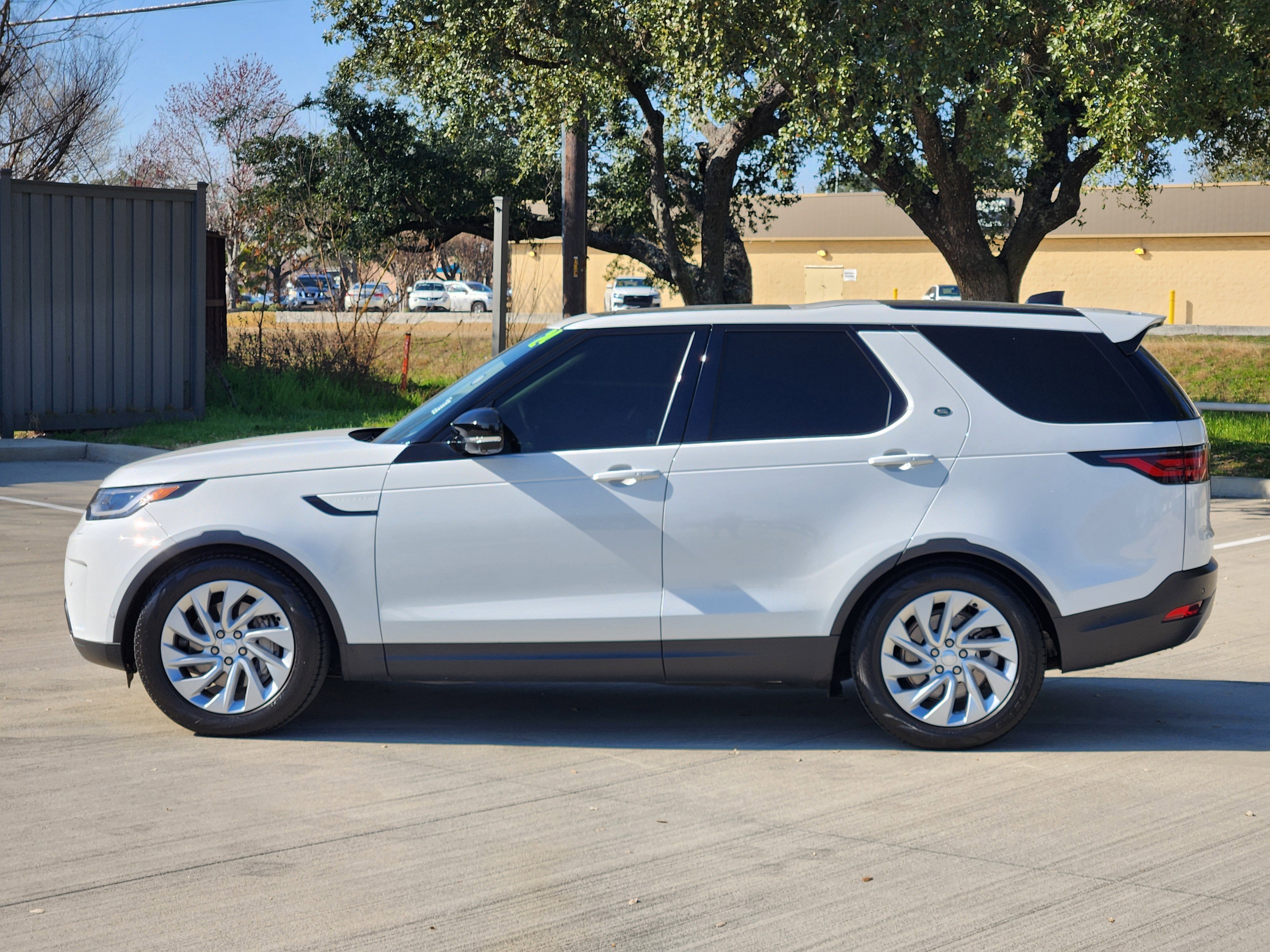 2024 Land Rover Discovery S