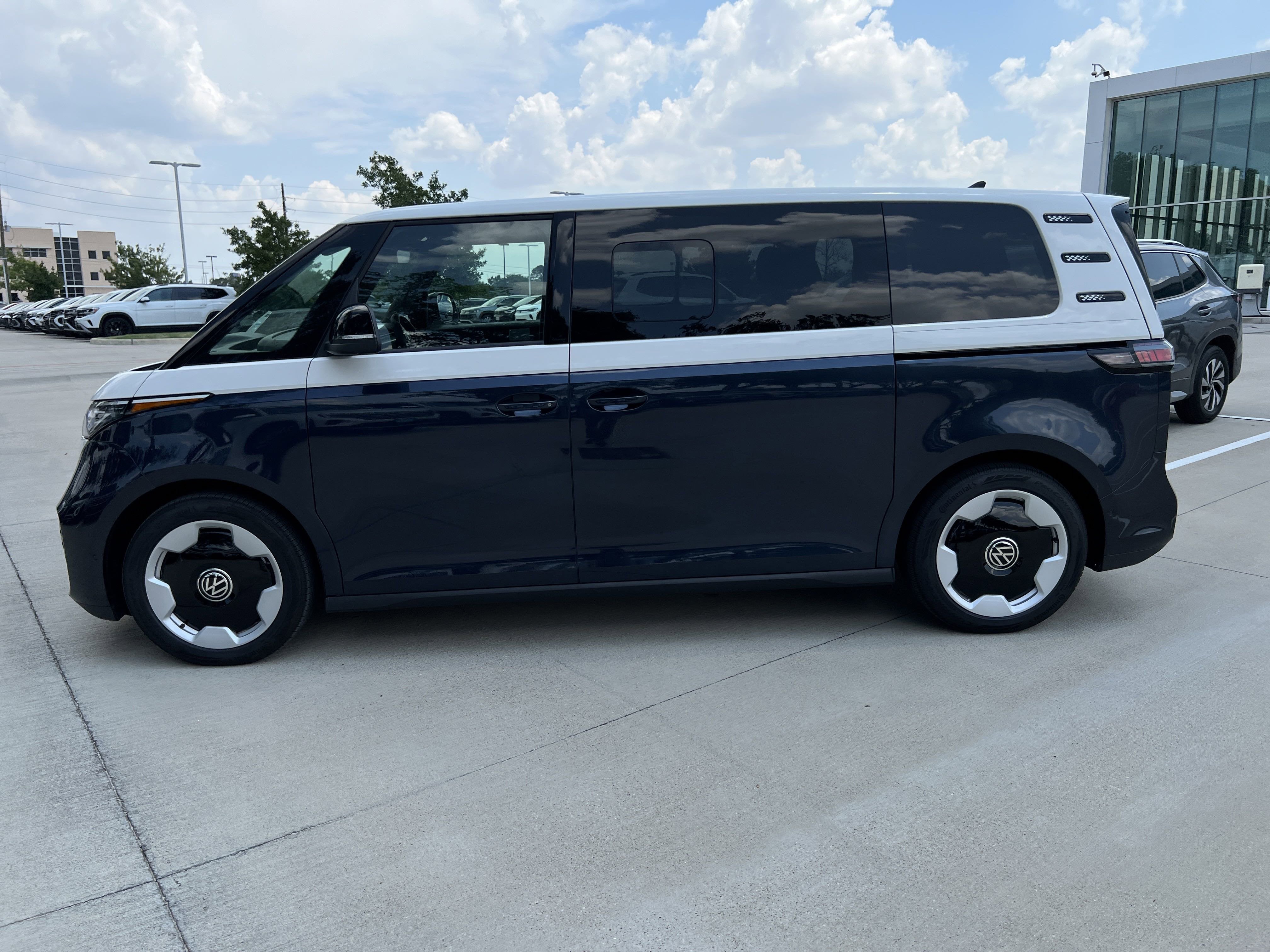 2025 Volkswagen ID. Buzz Pro S Plus