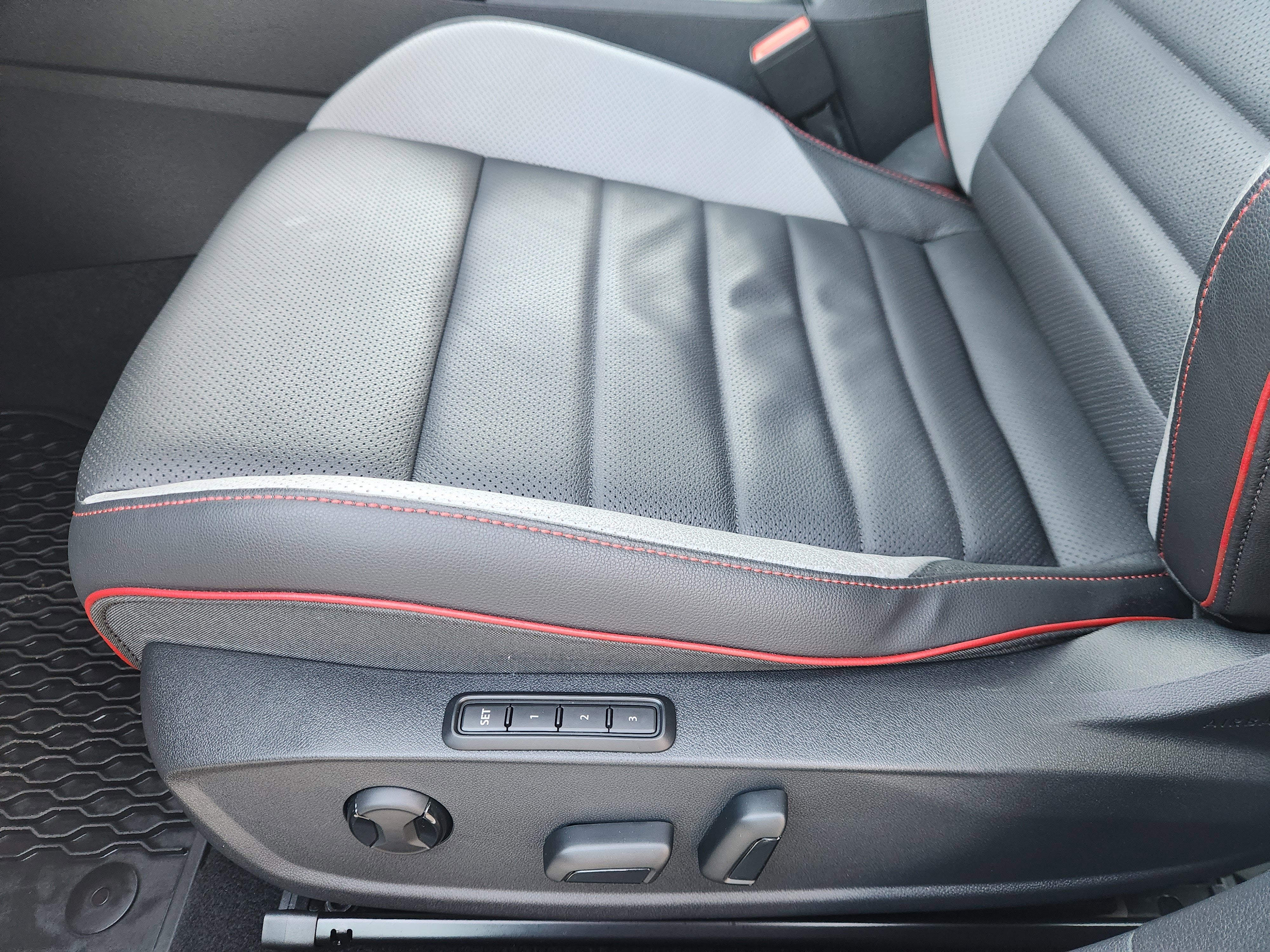 2024 Volkswagen Golf GTI SE