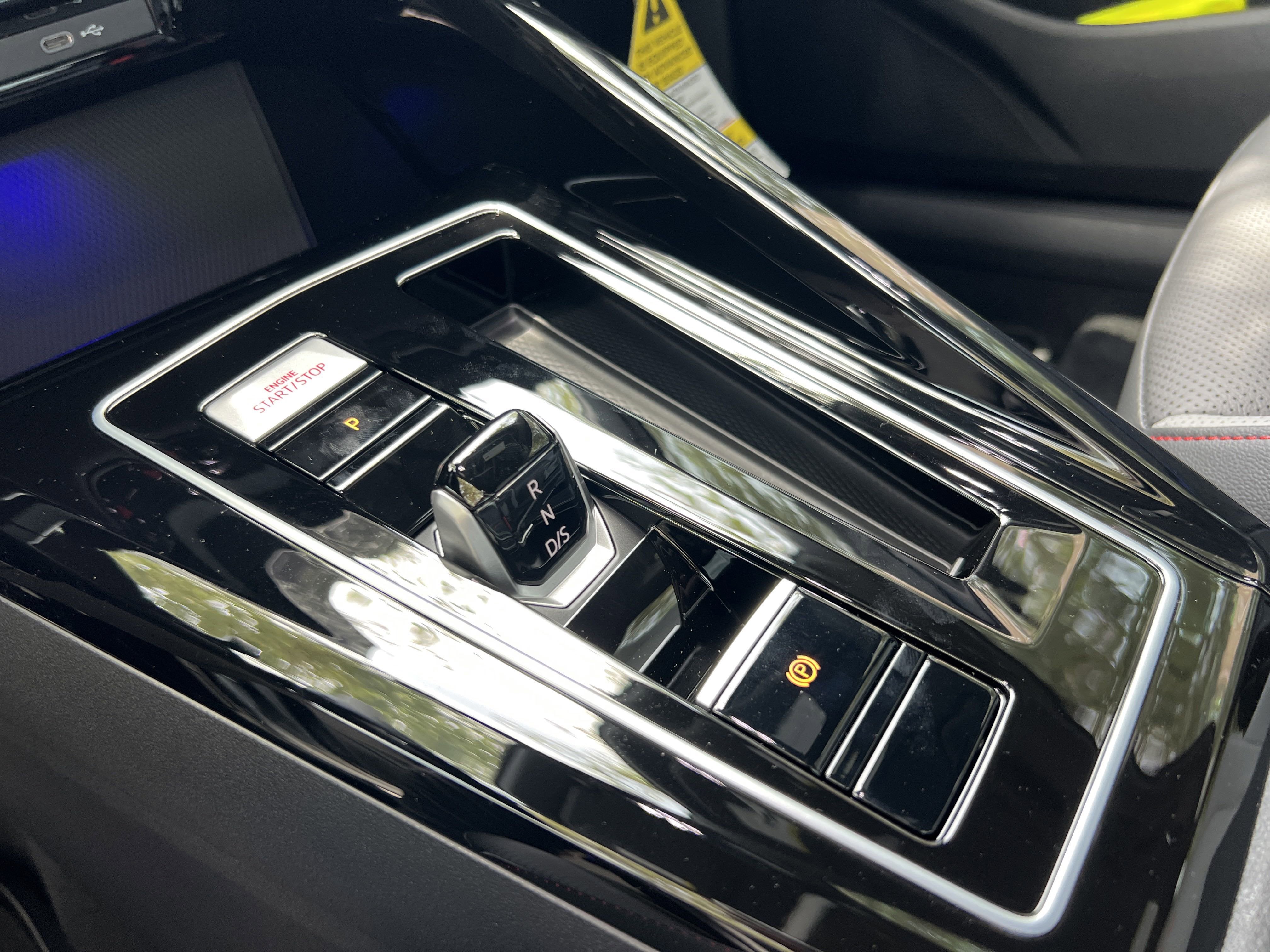 2025 Volkswagen Golf GTI SE