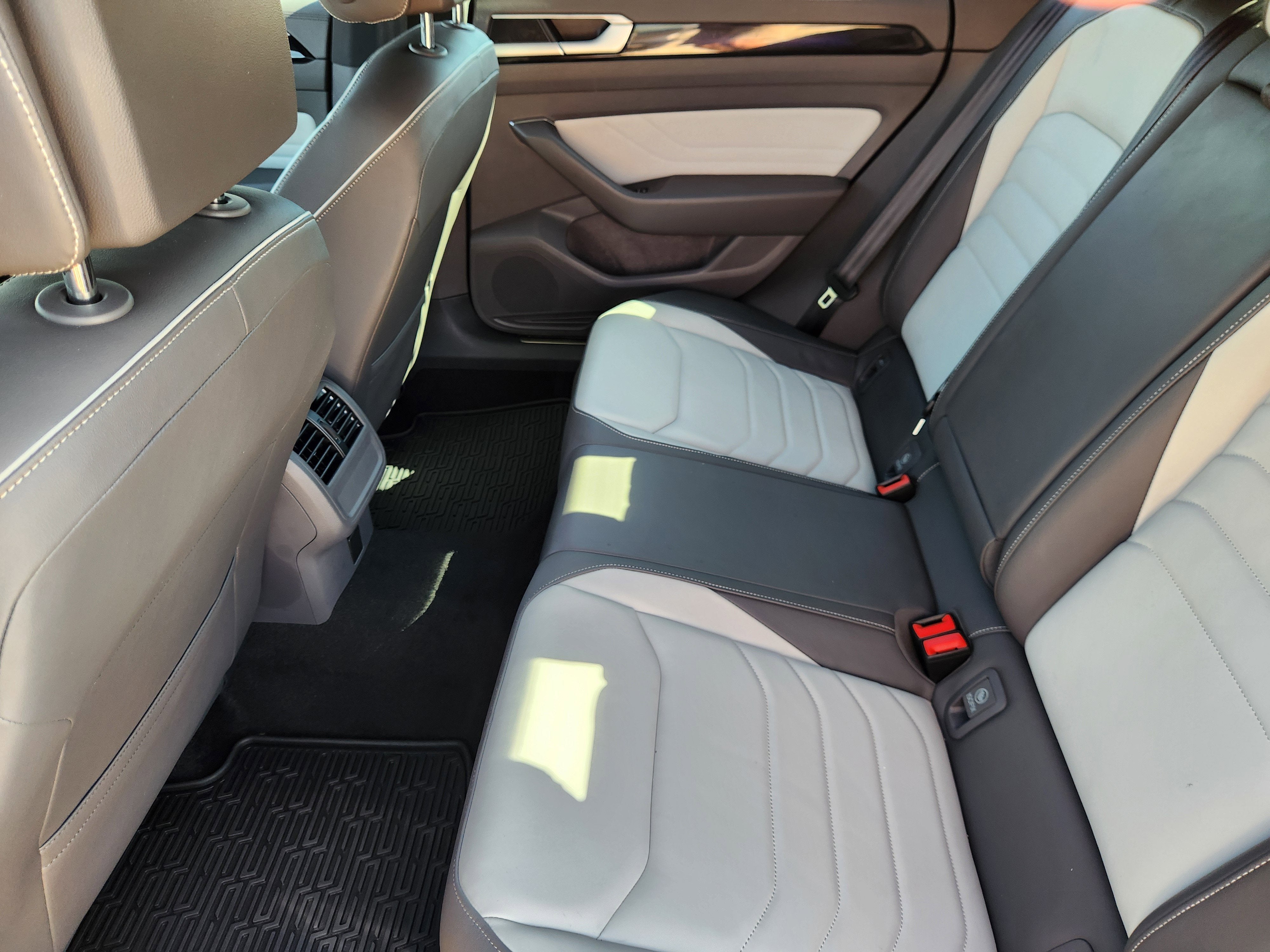 2023 Volkswagen Arteon SEL R-Line