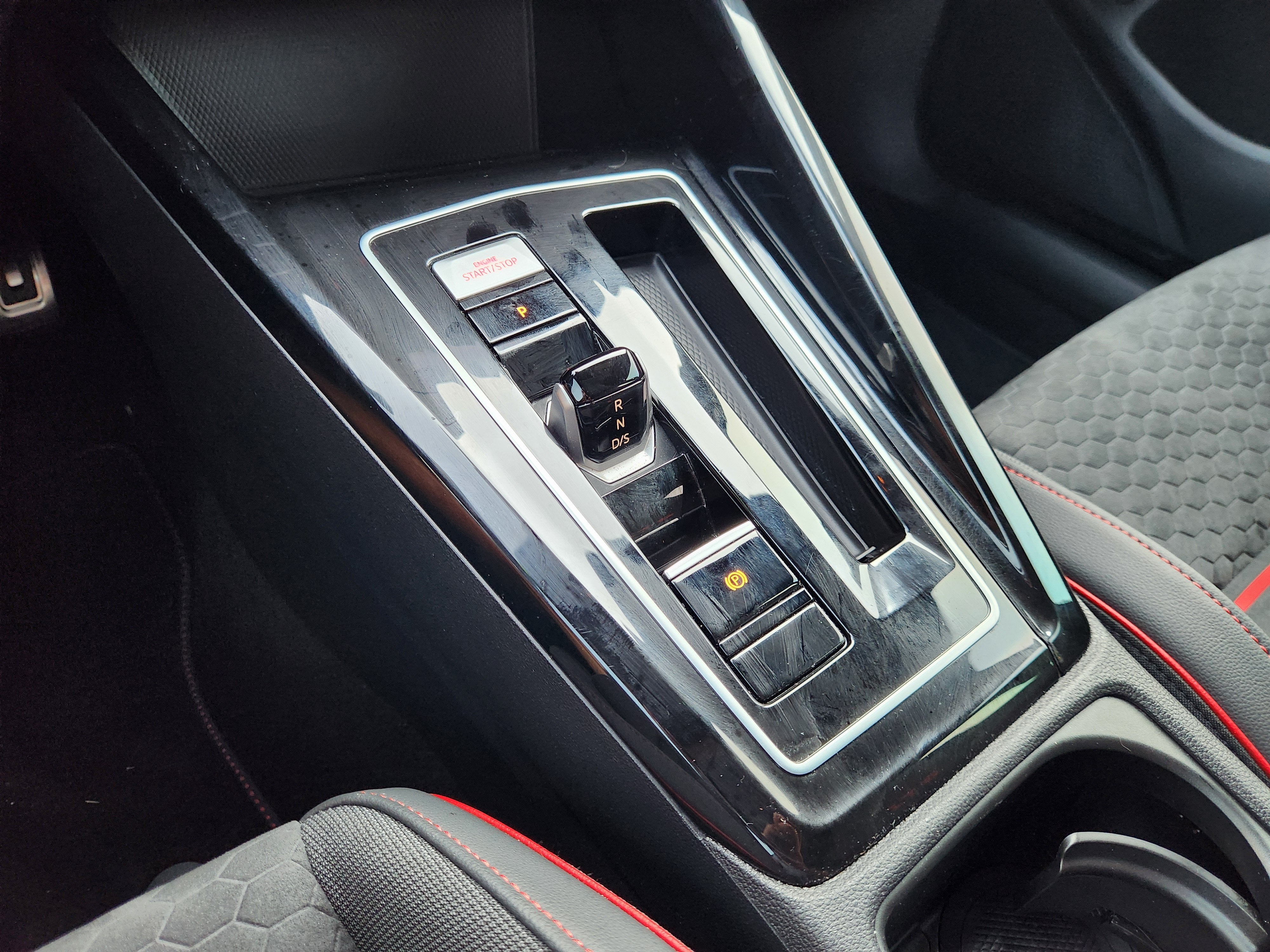 2025 Volkswagen Golf GTI SE